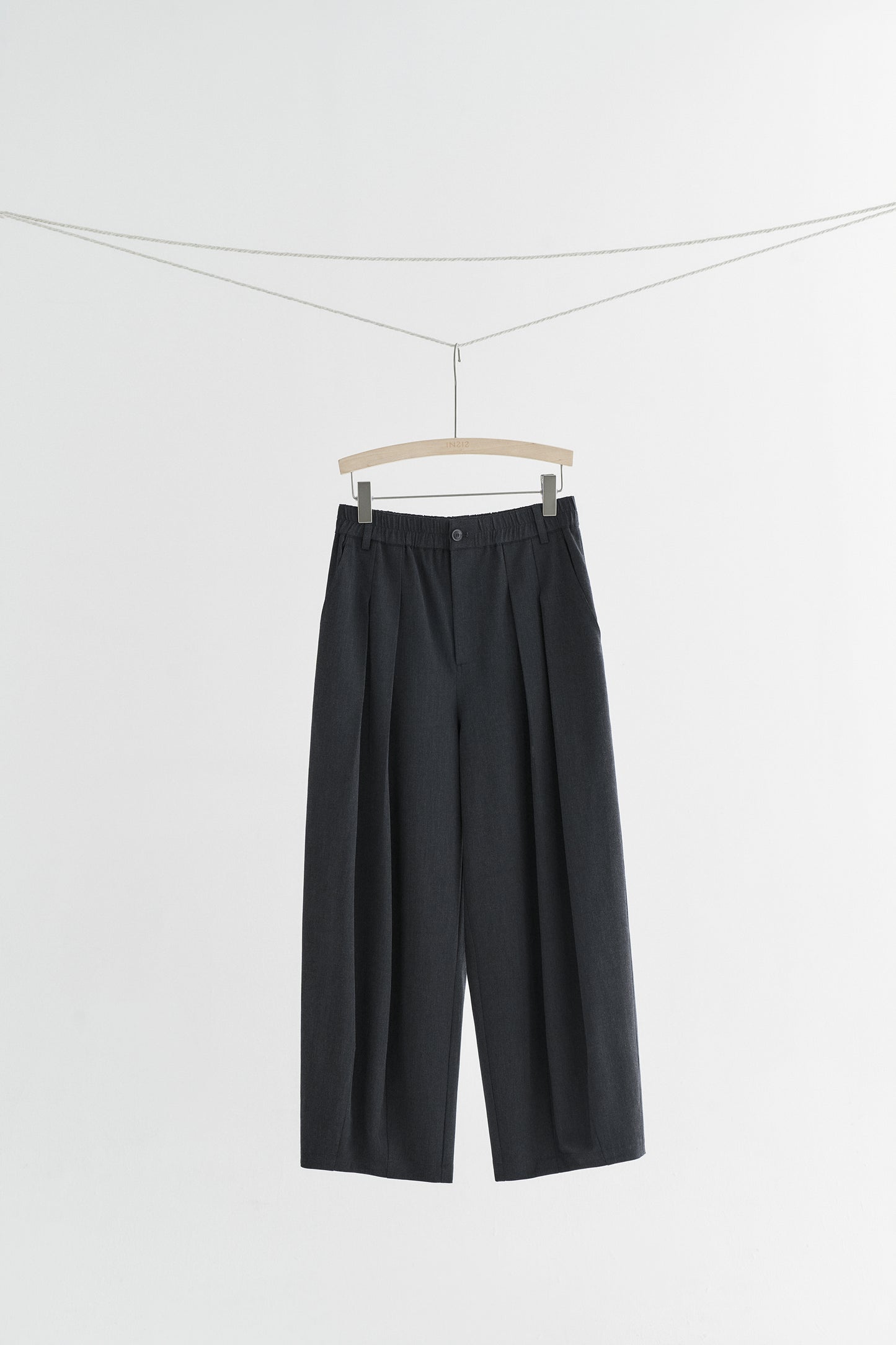 Pleated Cropped Pants