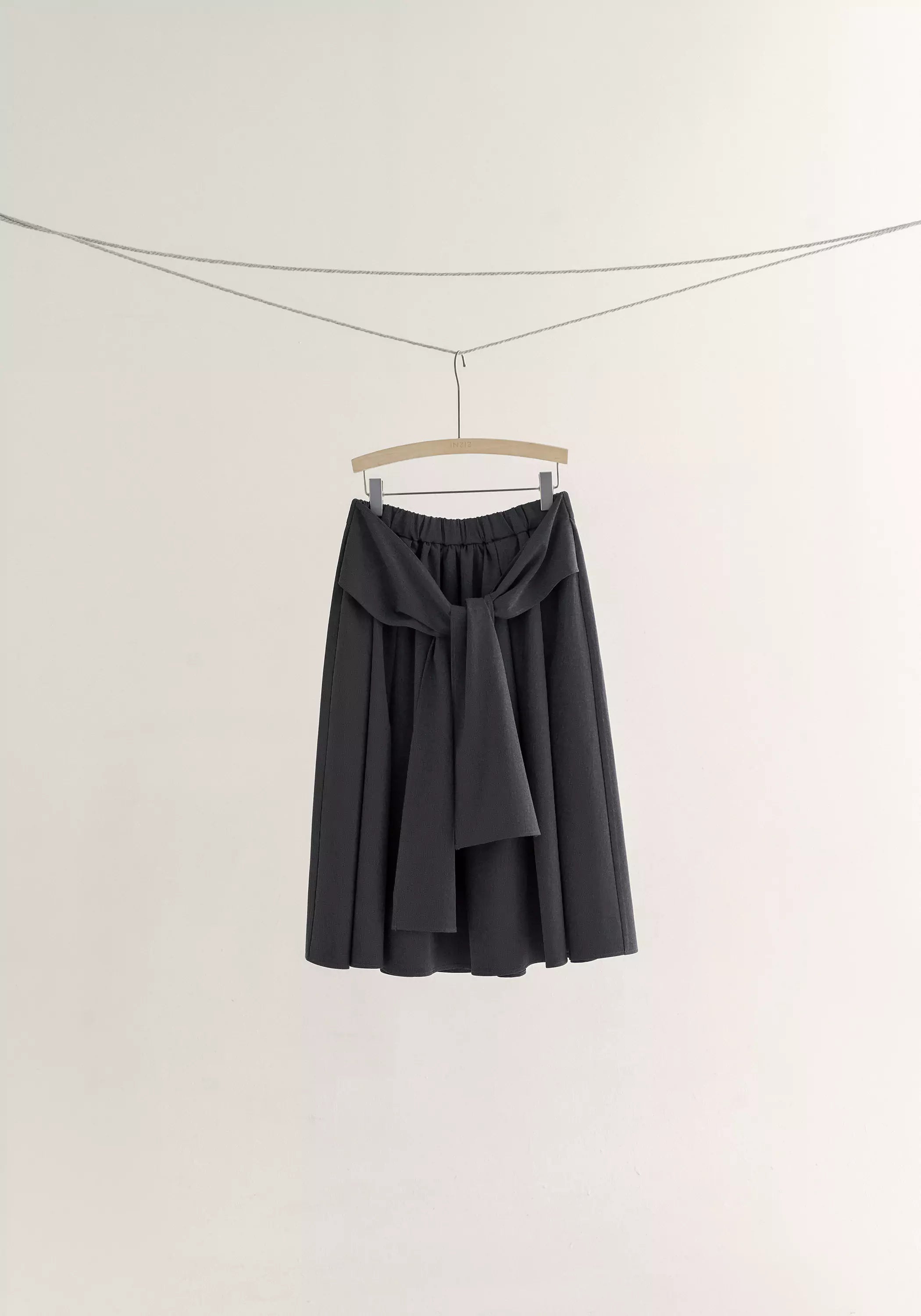 #color_black ash
