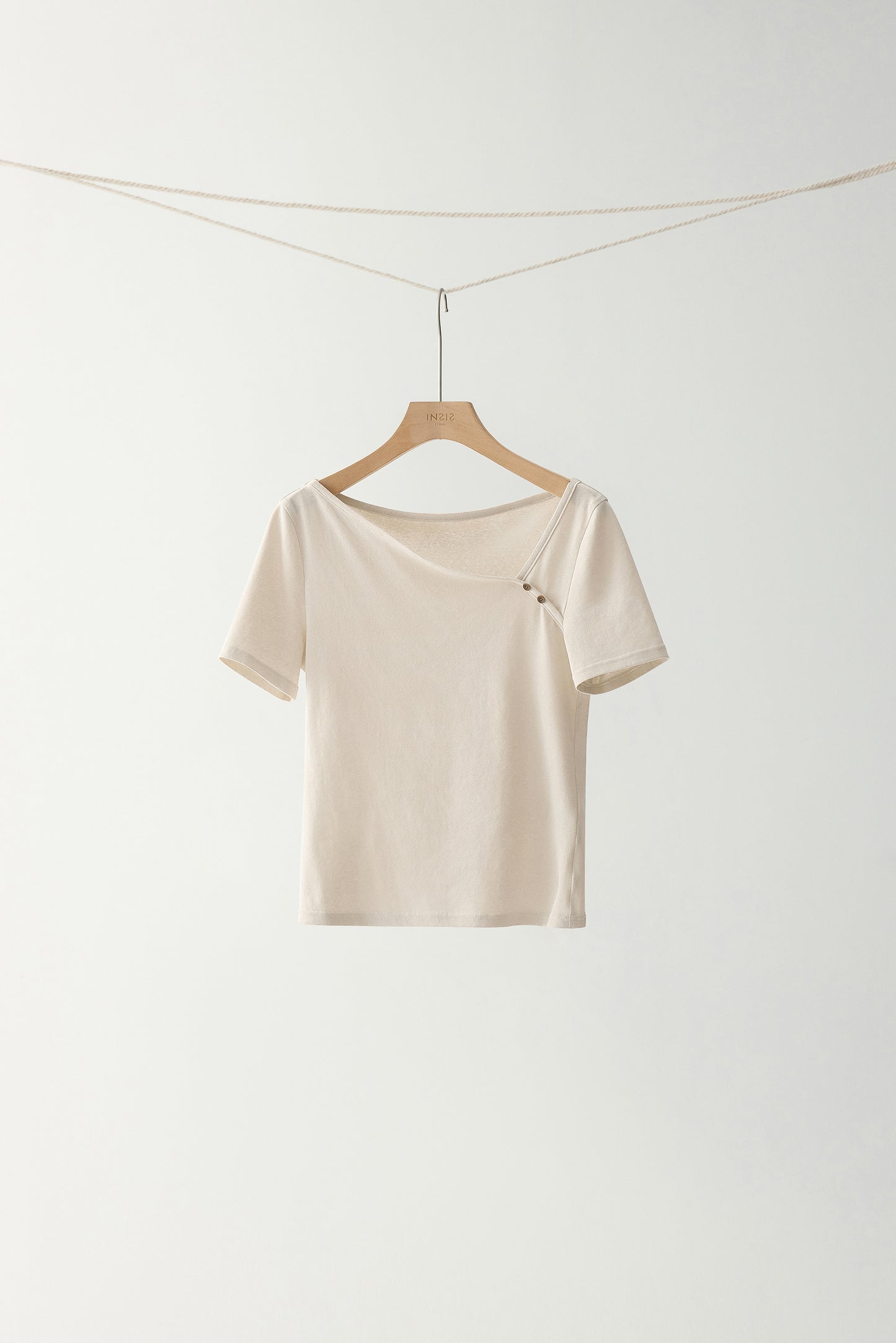 #color_cream white