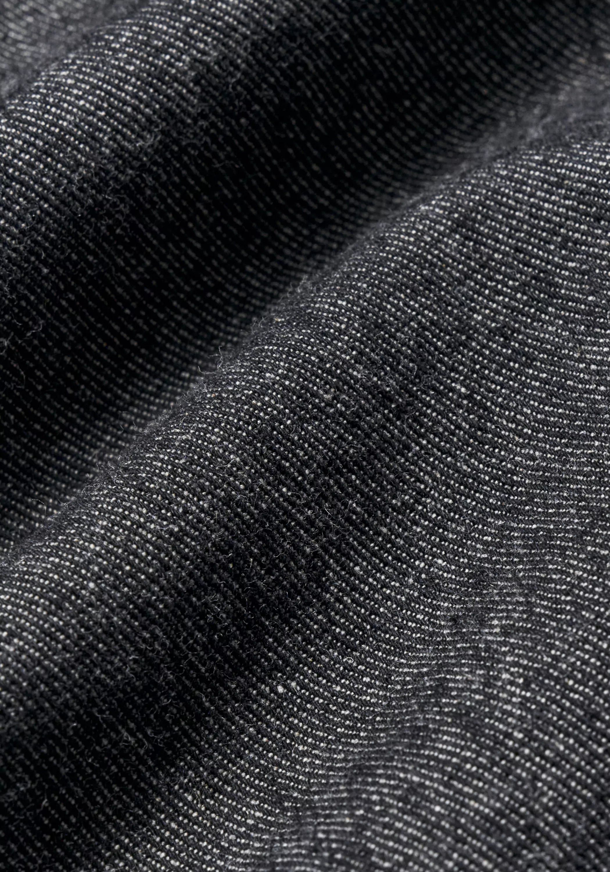 #color_black ash