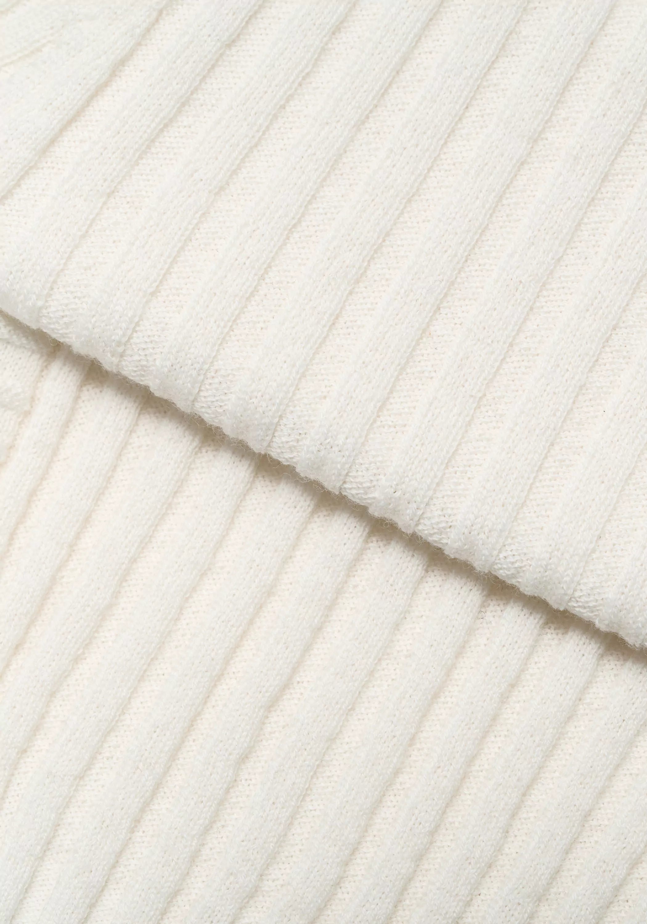 #color_off white