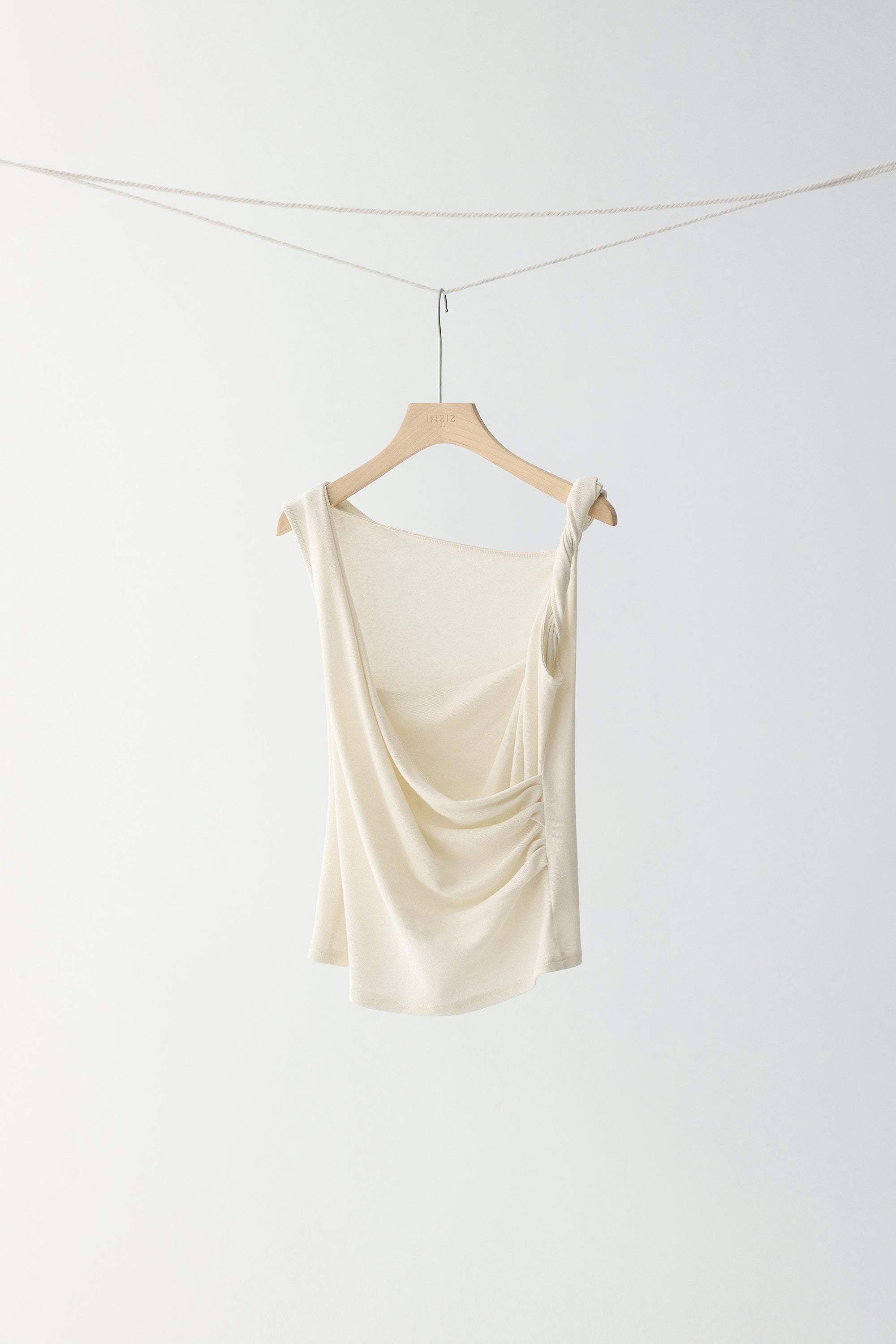 #color_off white