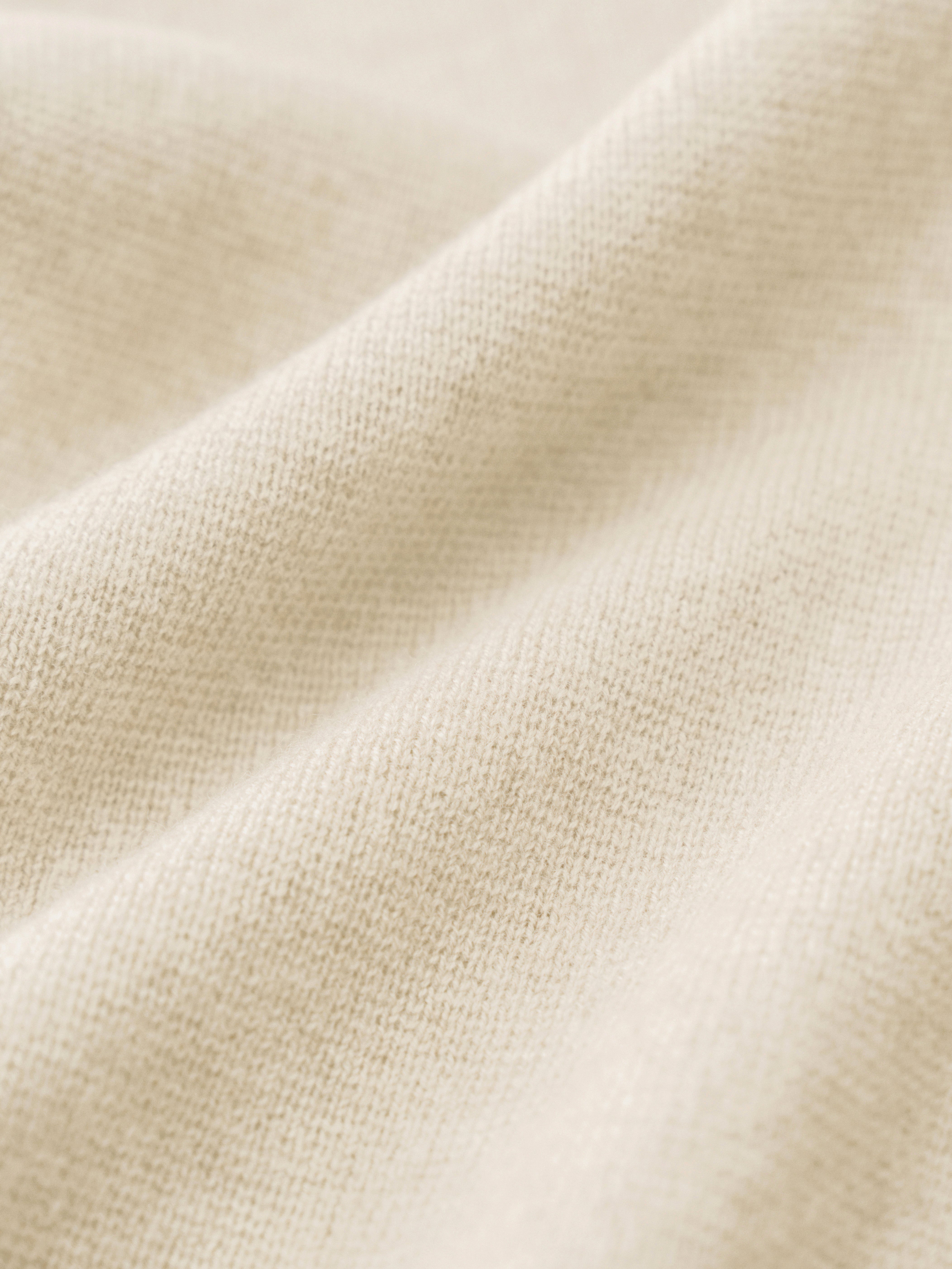 #color_off white