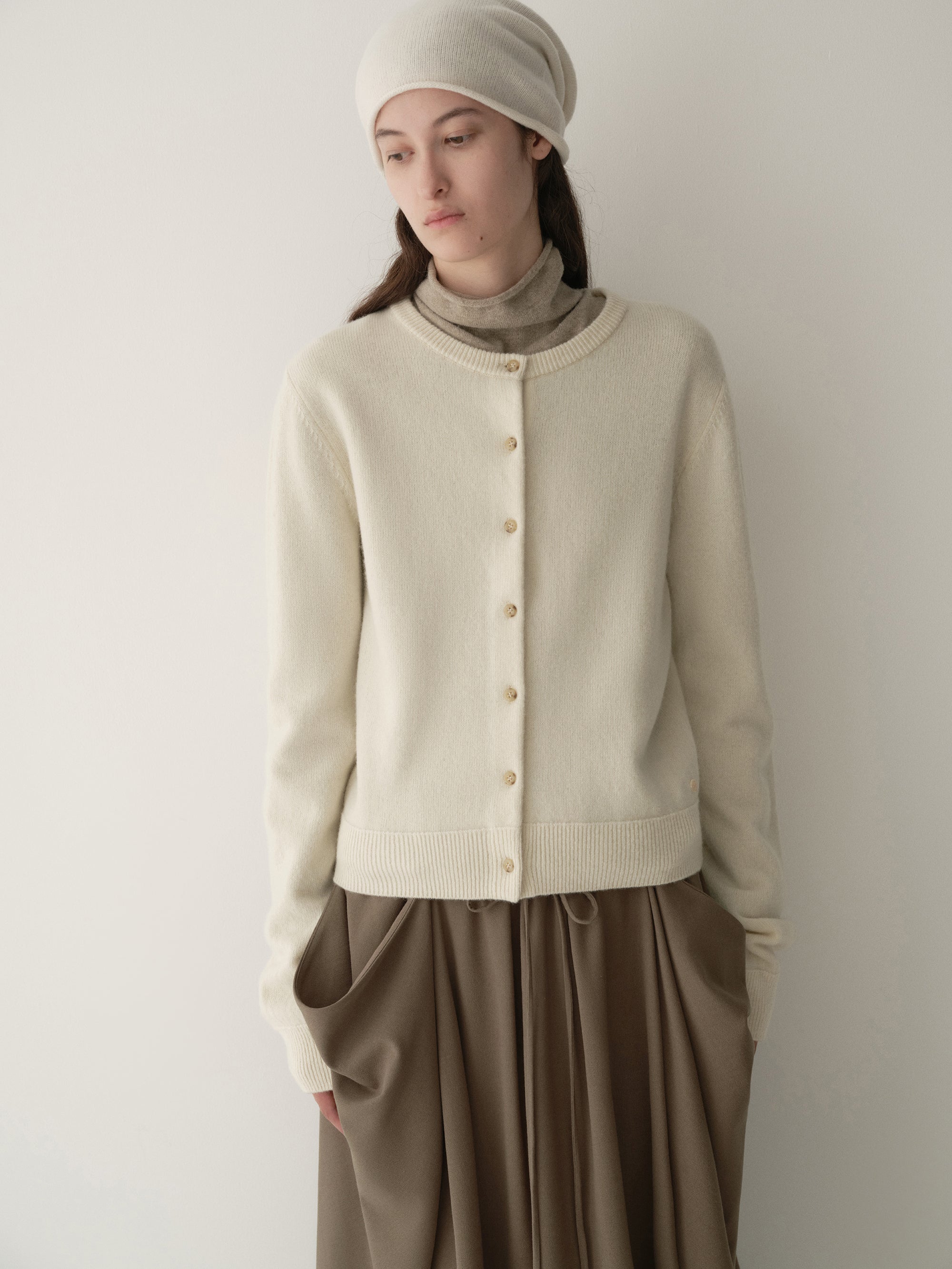 #color_cream white