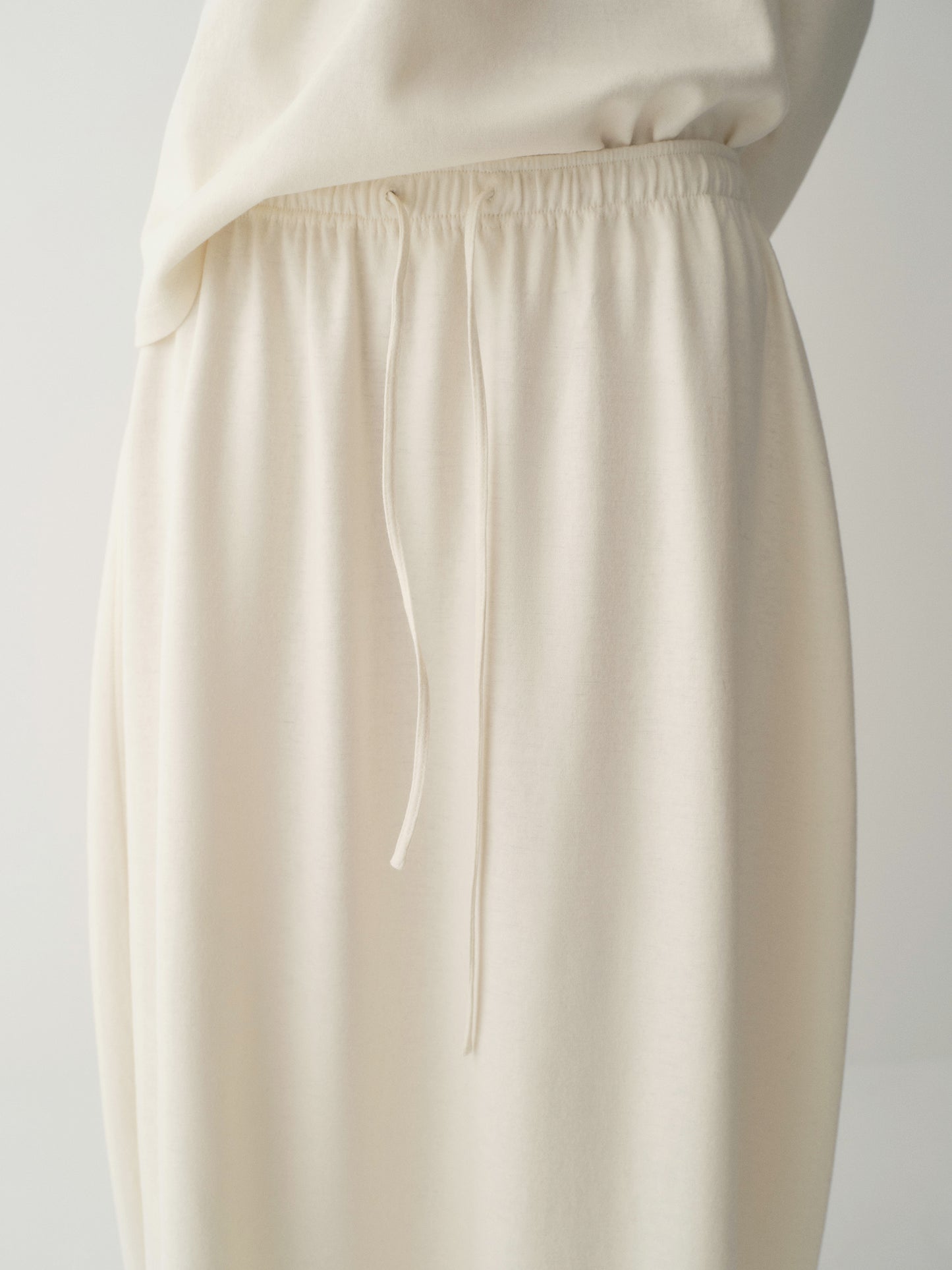 #color_cream white