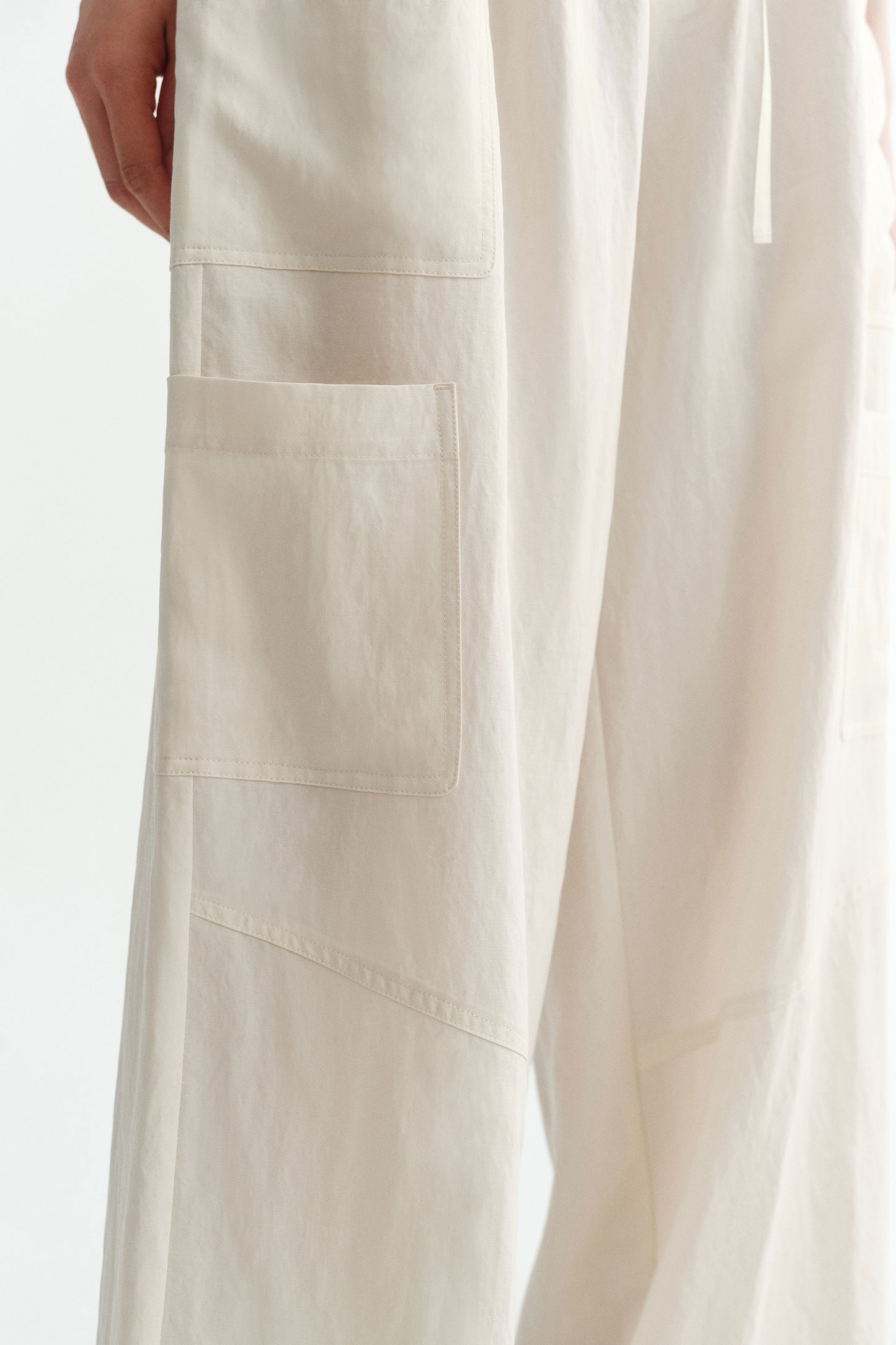#color_cream white