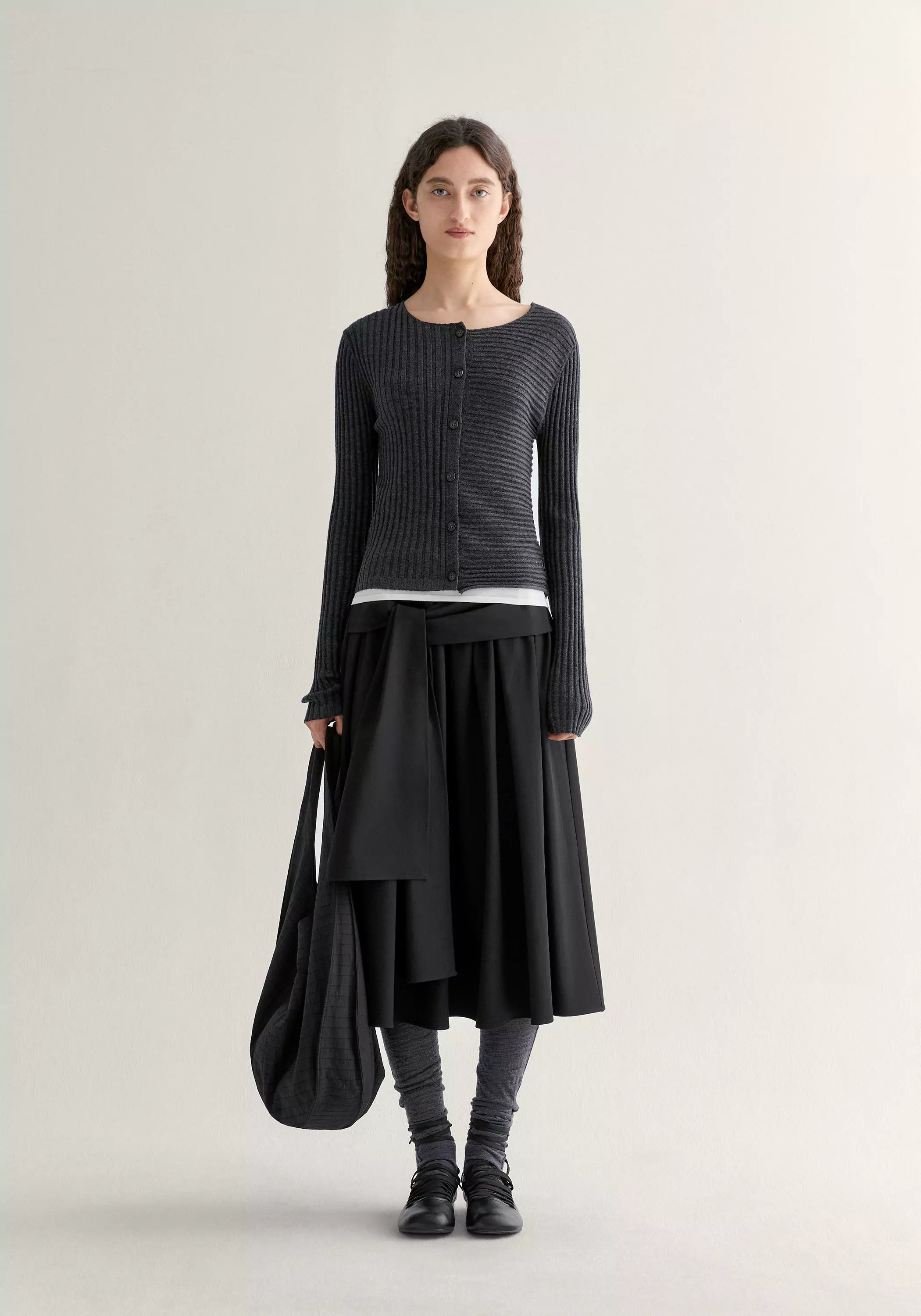 #color_black ash