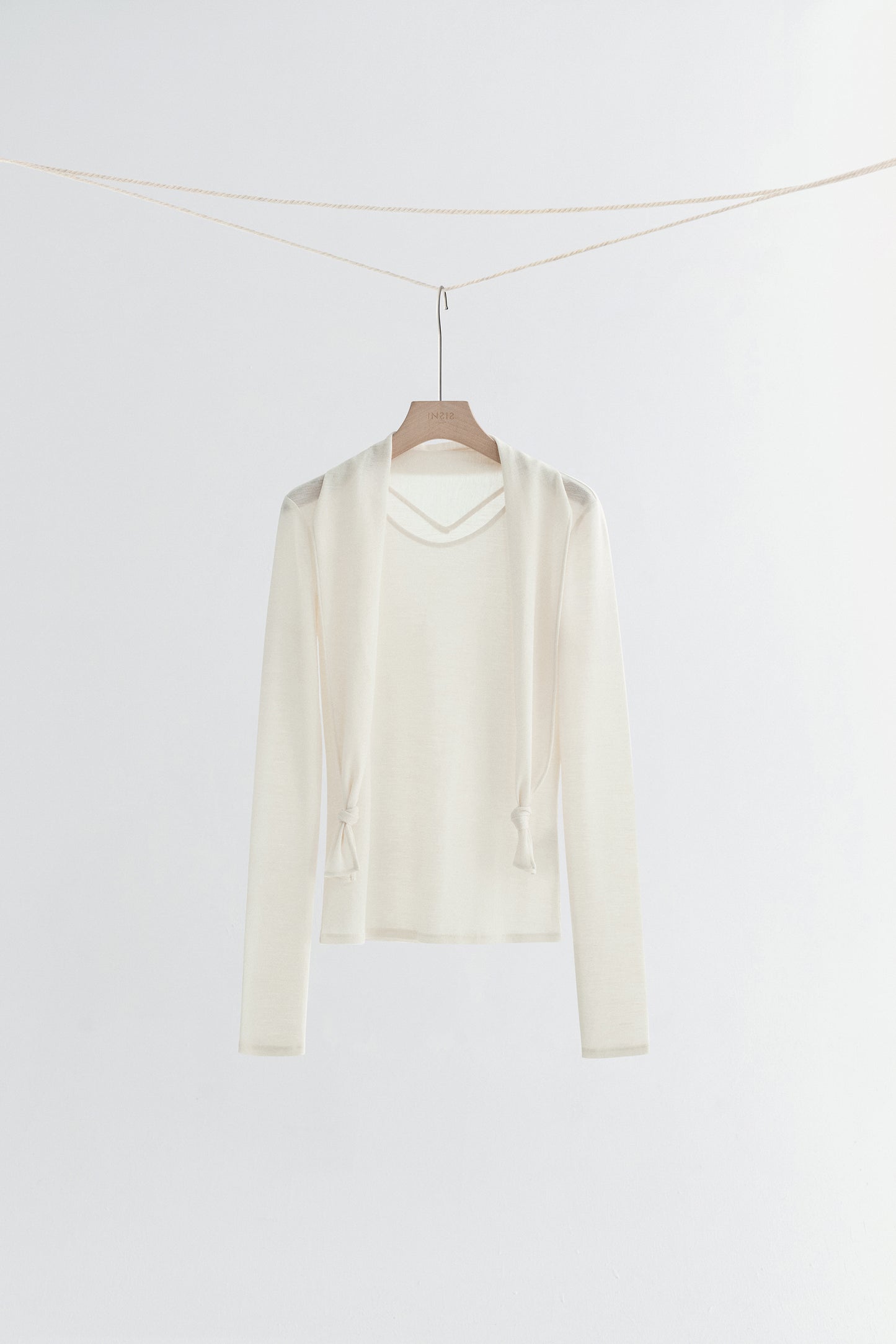 #color_off white