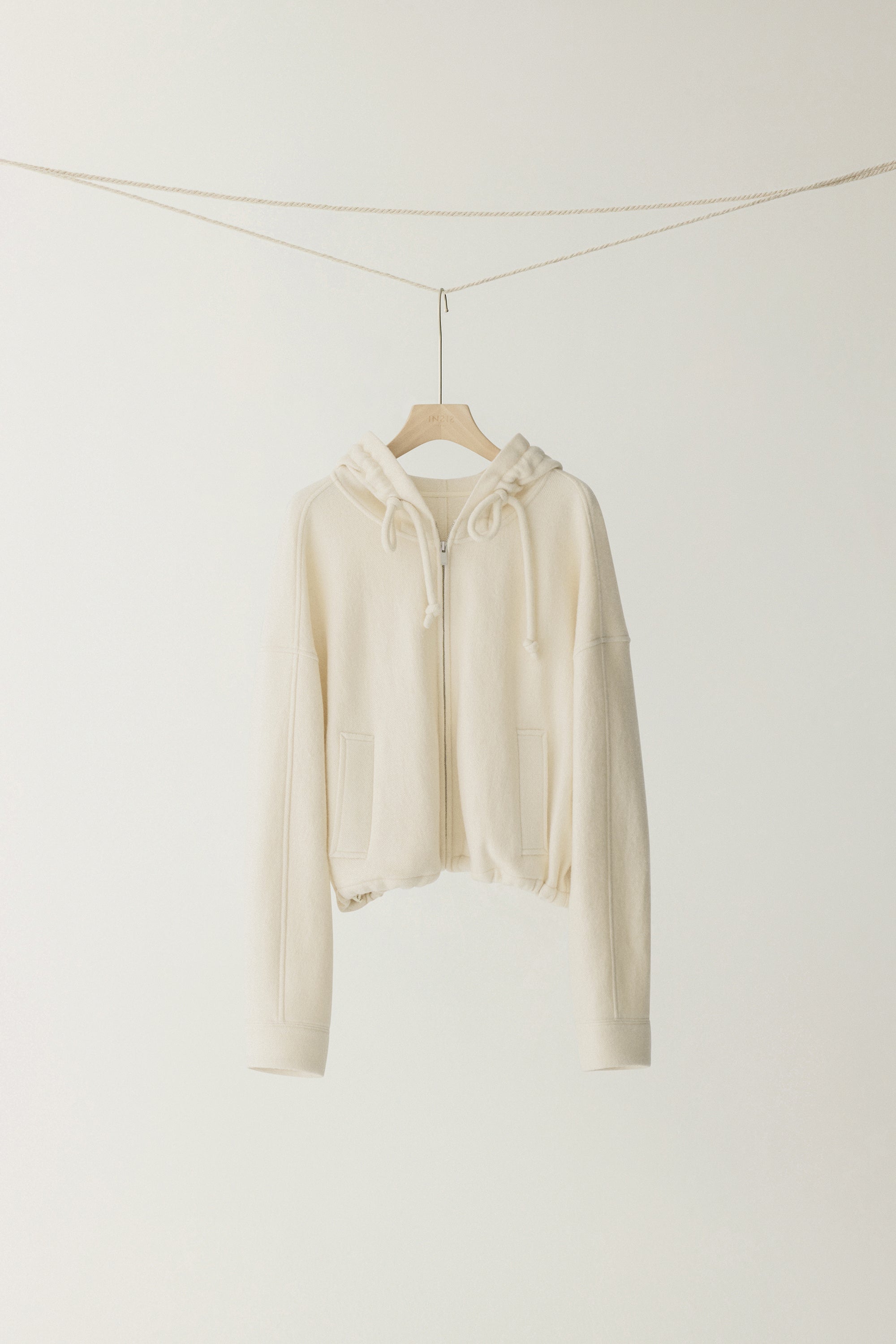 #color_cream white