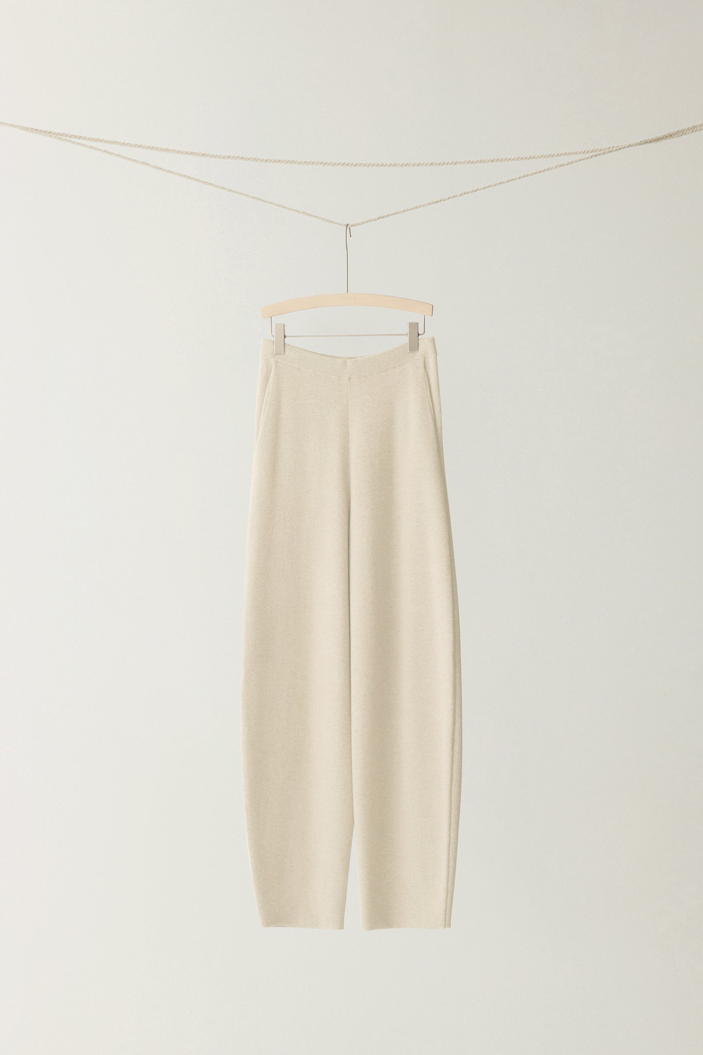 #color_off white