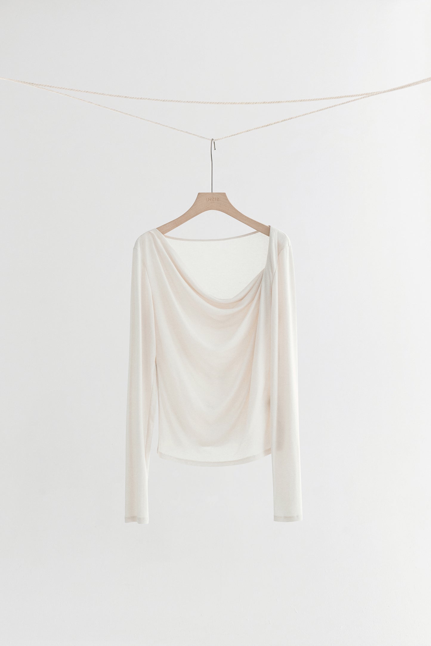 #color_off white