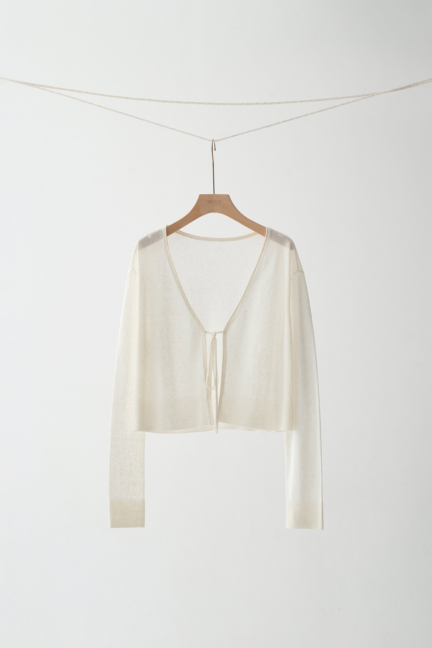 #color_off white