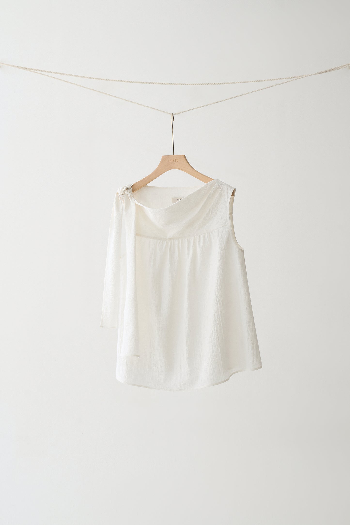 #color_off white