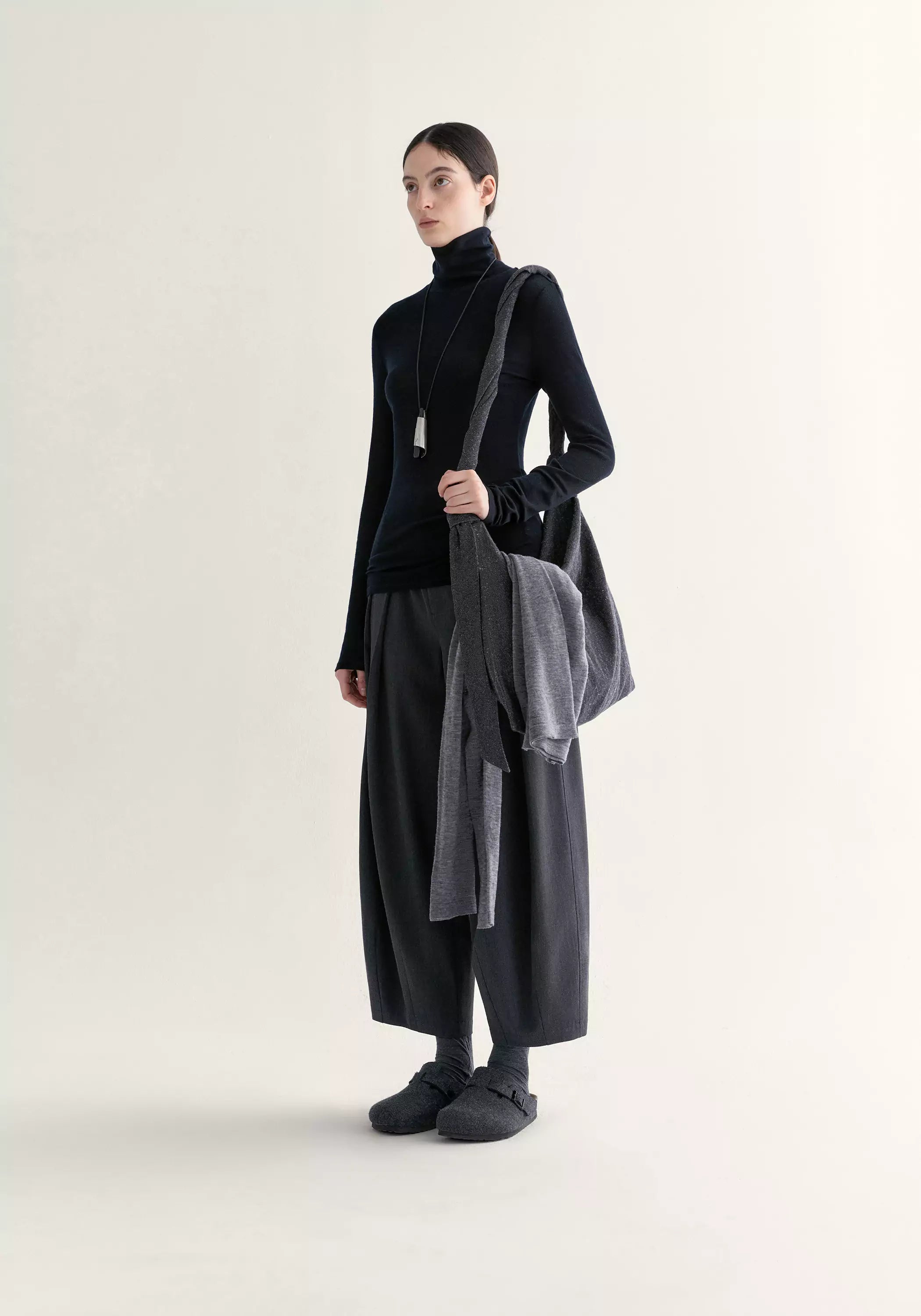 #color_black ash