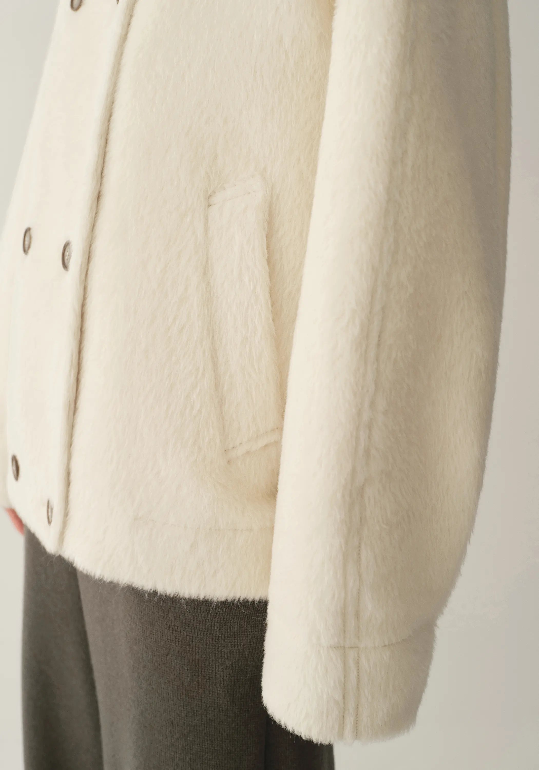 #color_off white