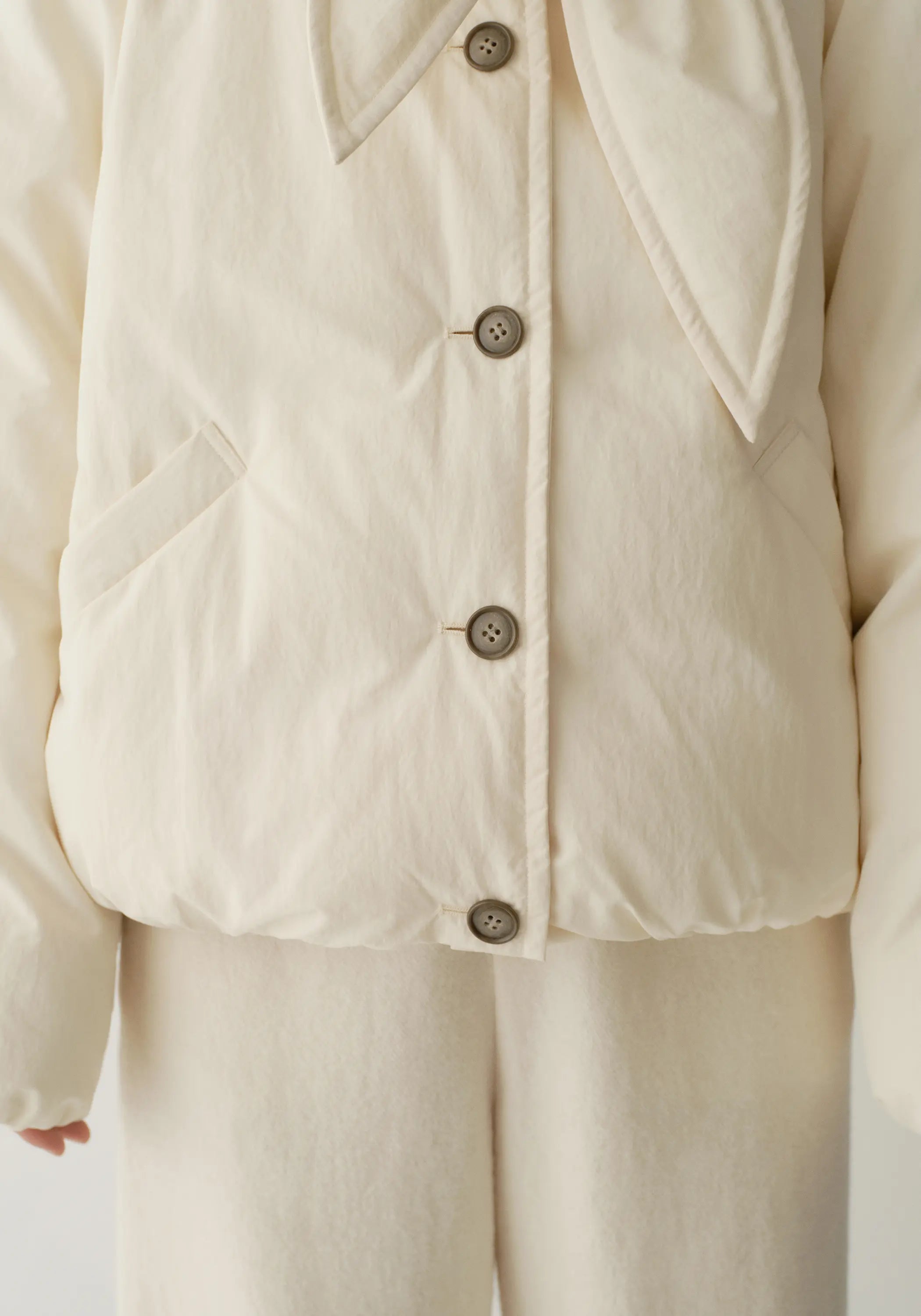 #color_cream white