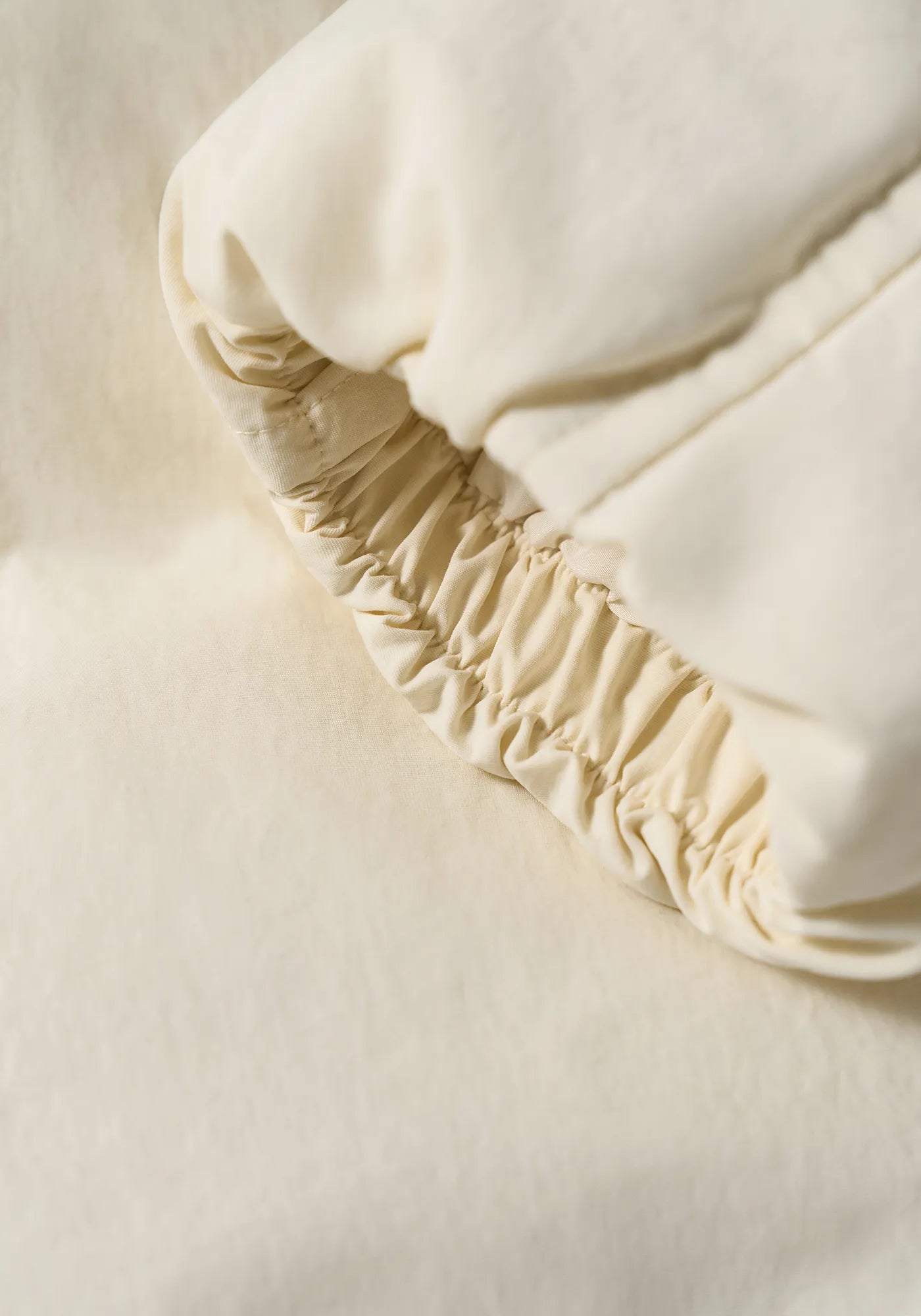 #color_cream white