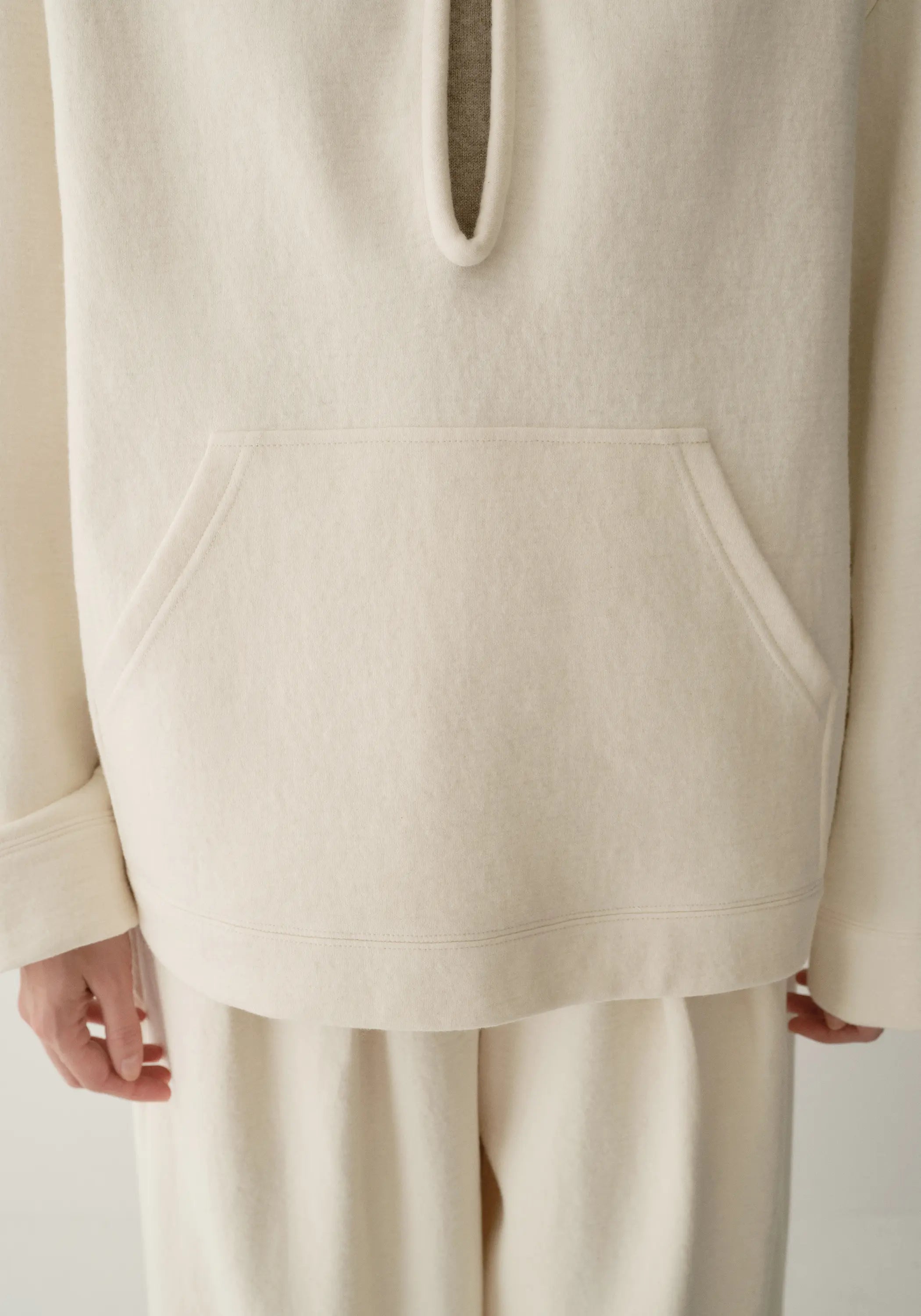 #color_off white