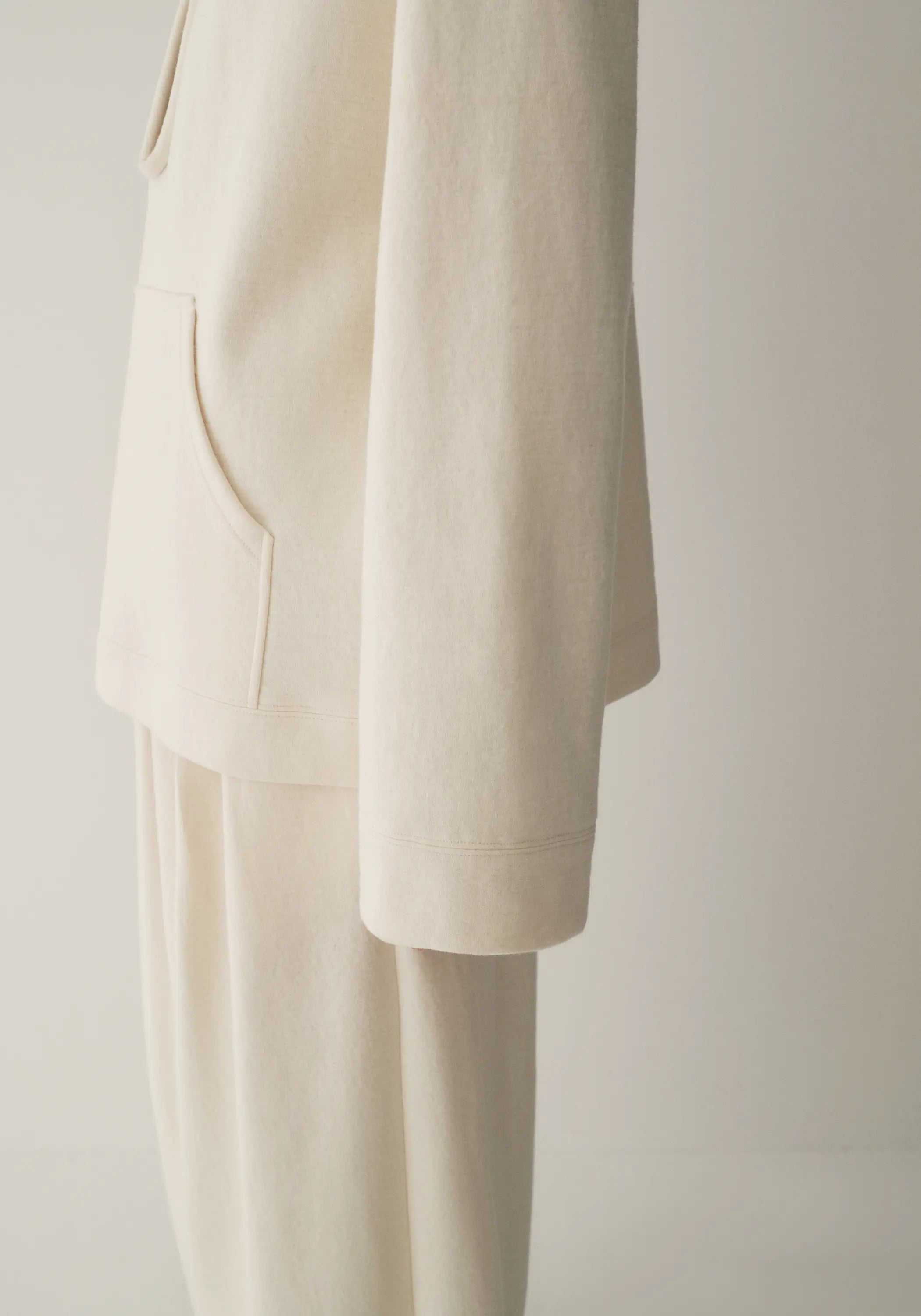 #color_off white