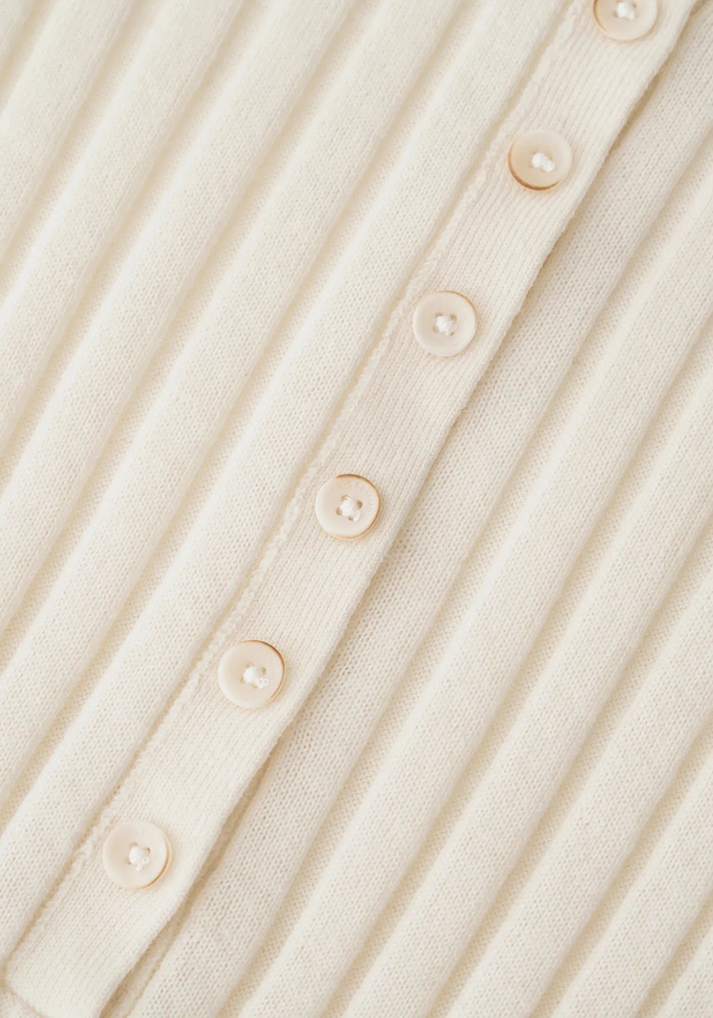 #color_off white