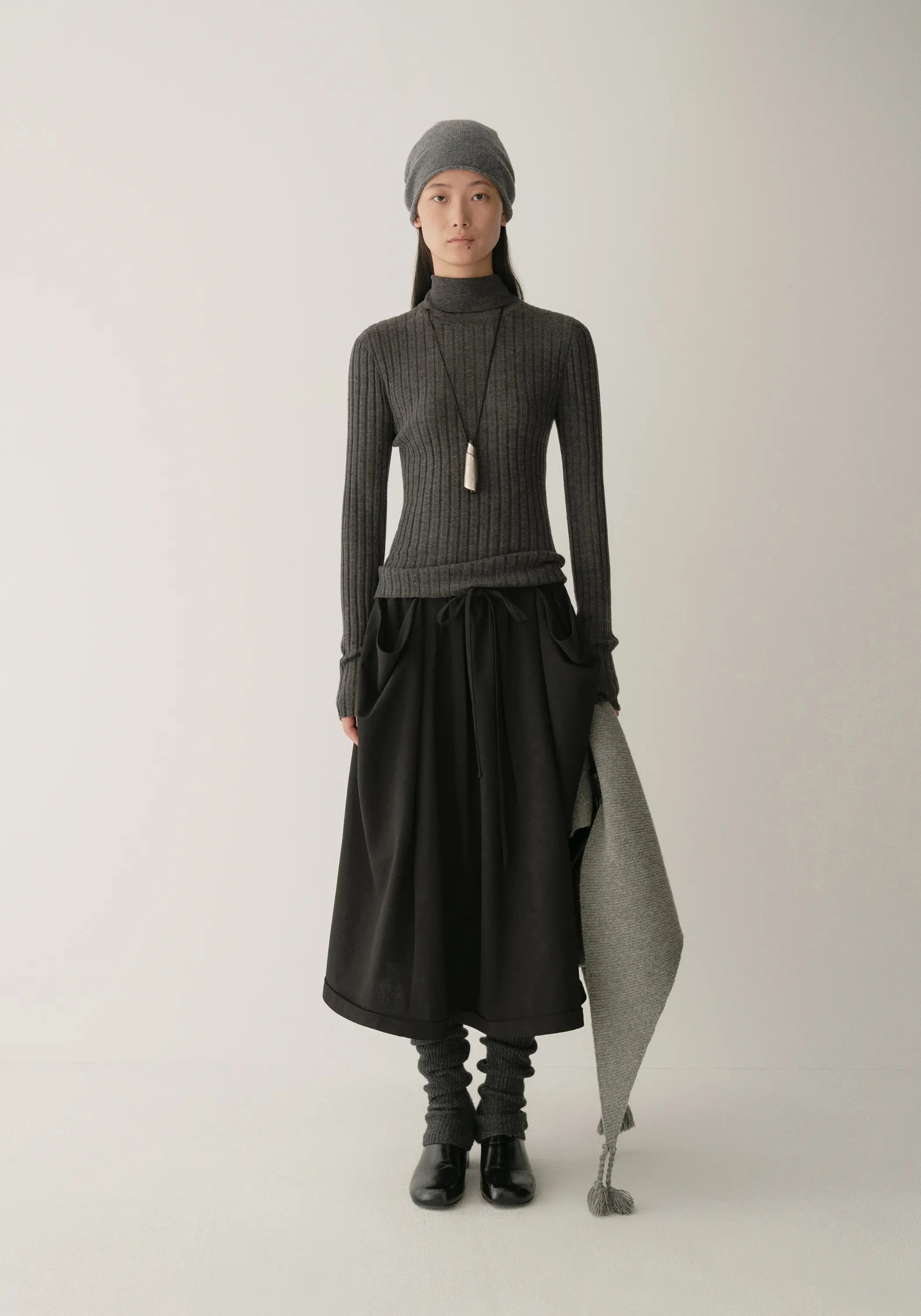#color_black ash