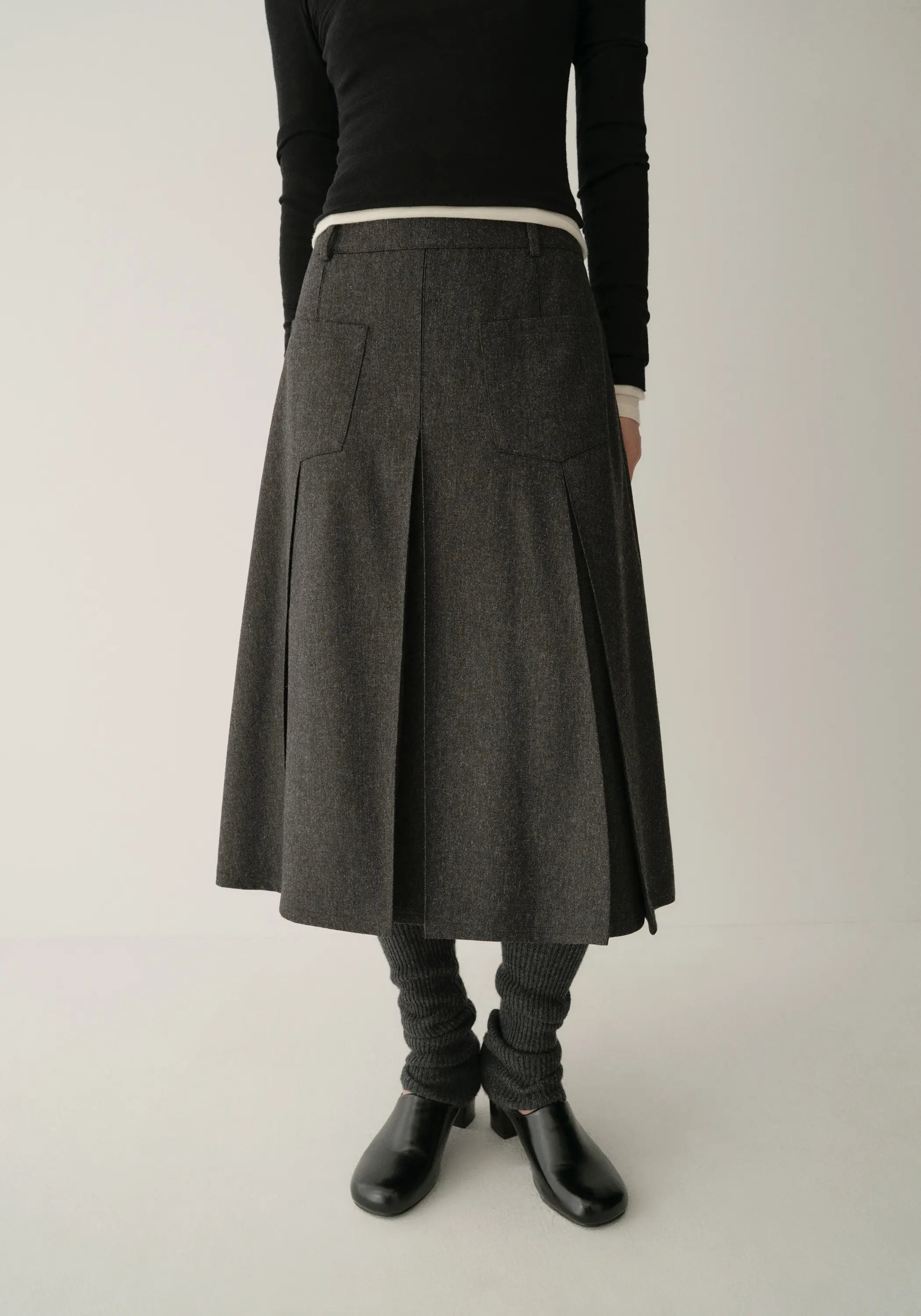 #color_black ash