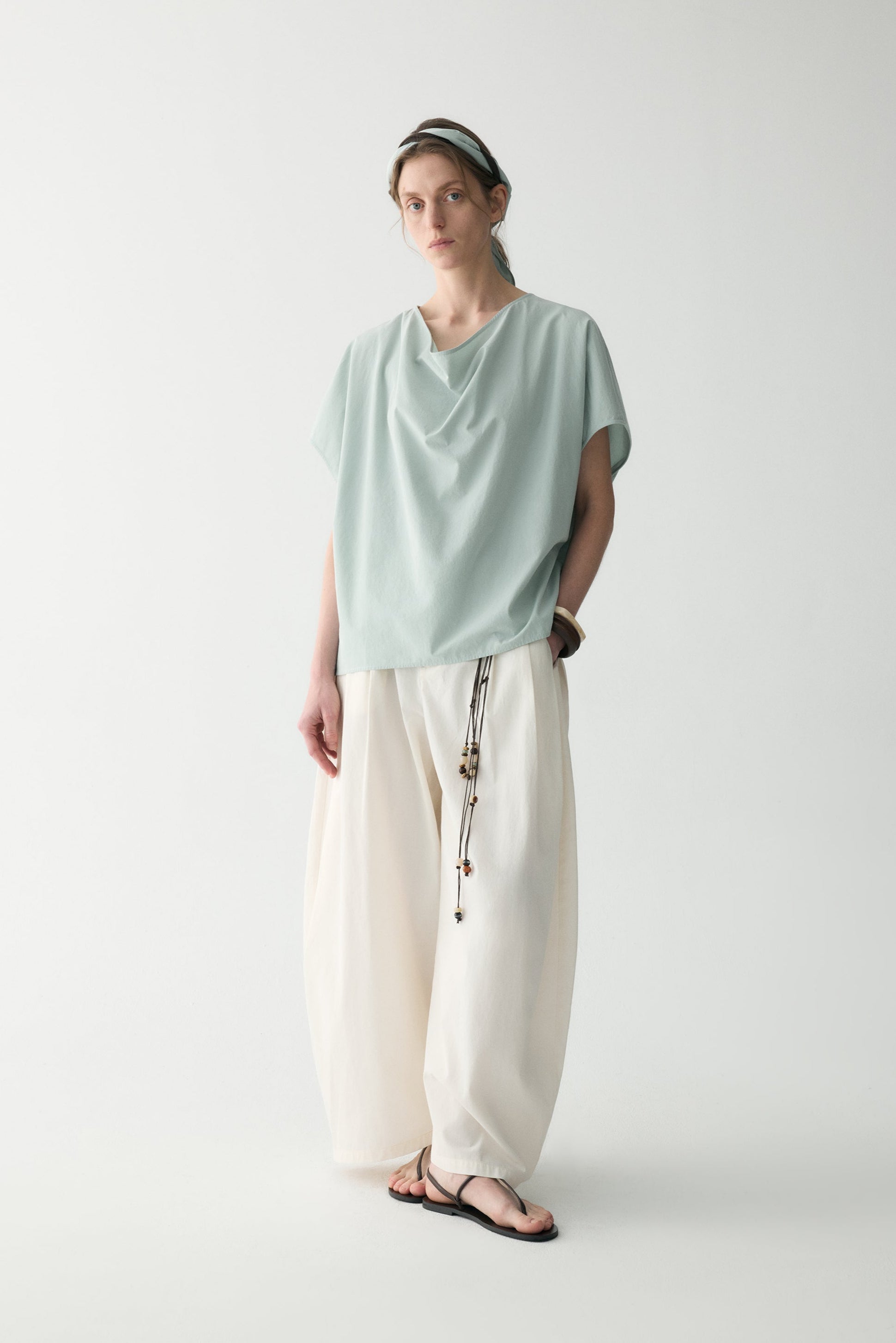 #color_off white