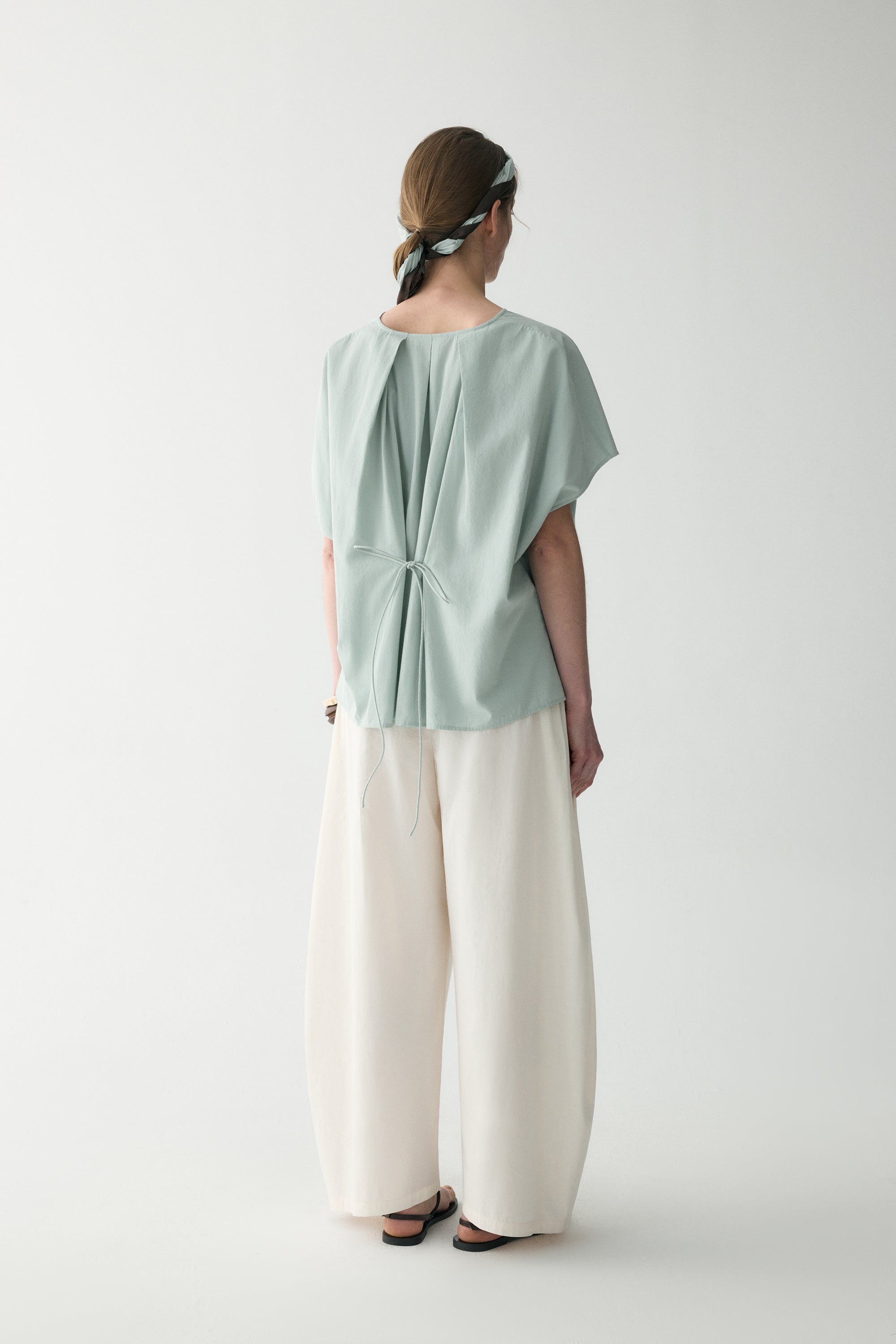#color_off white