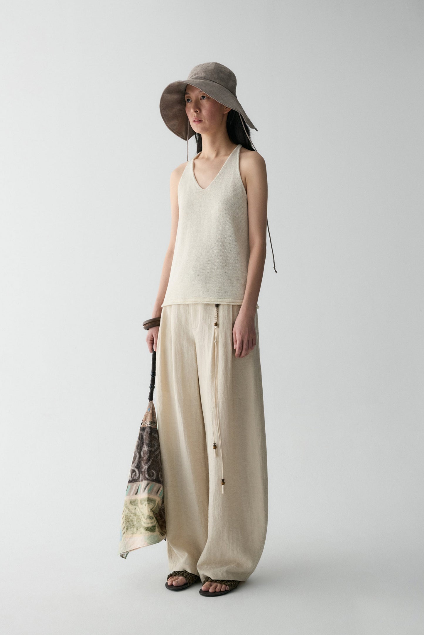 #color_off white