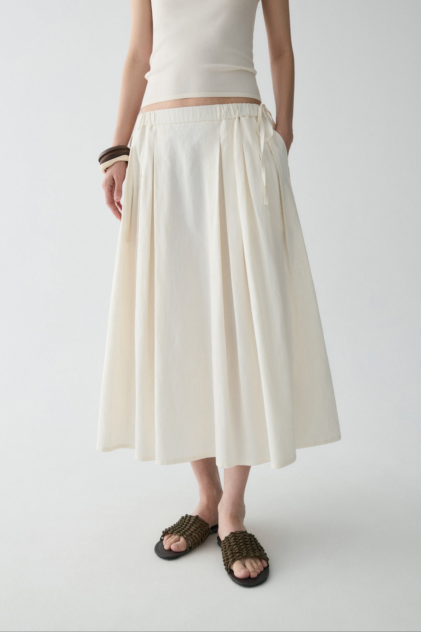 #color_cream white