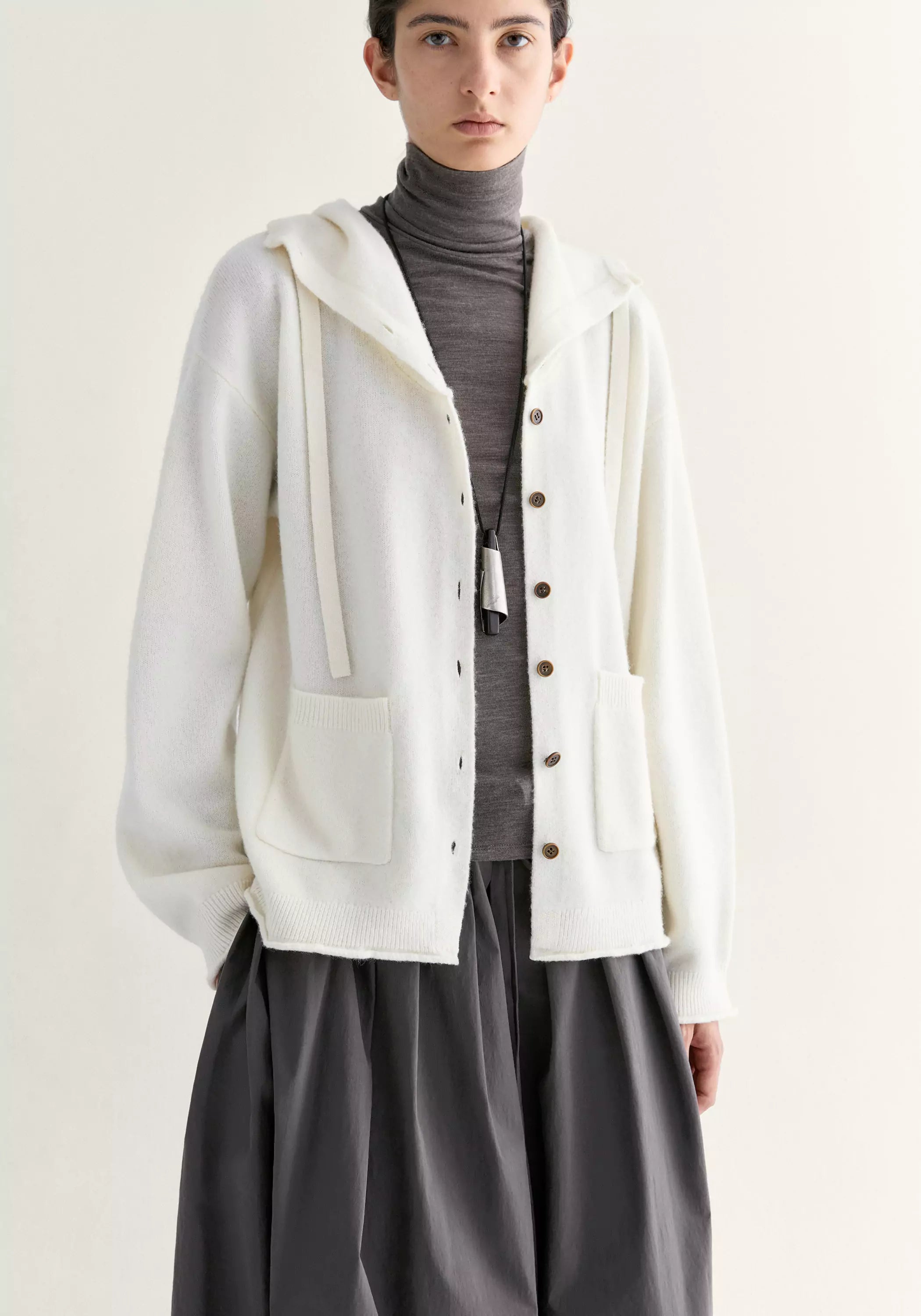 #color_cream white