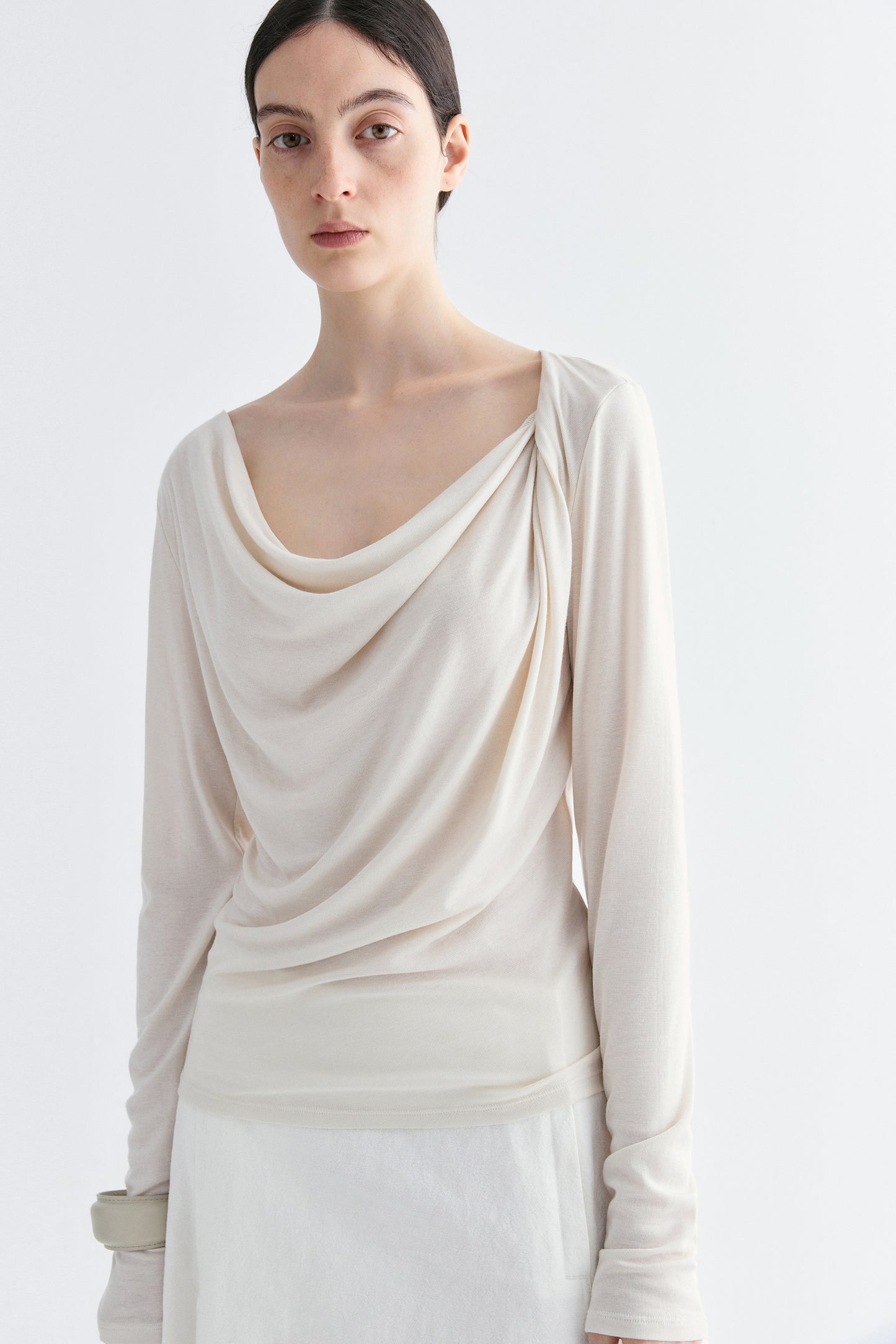 #color_off white