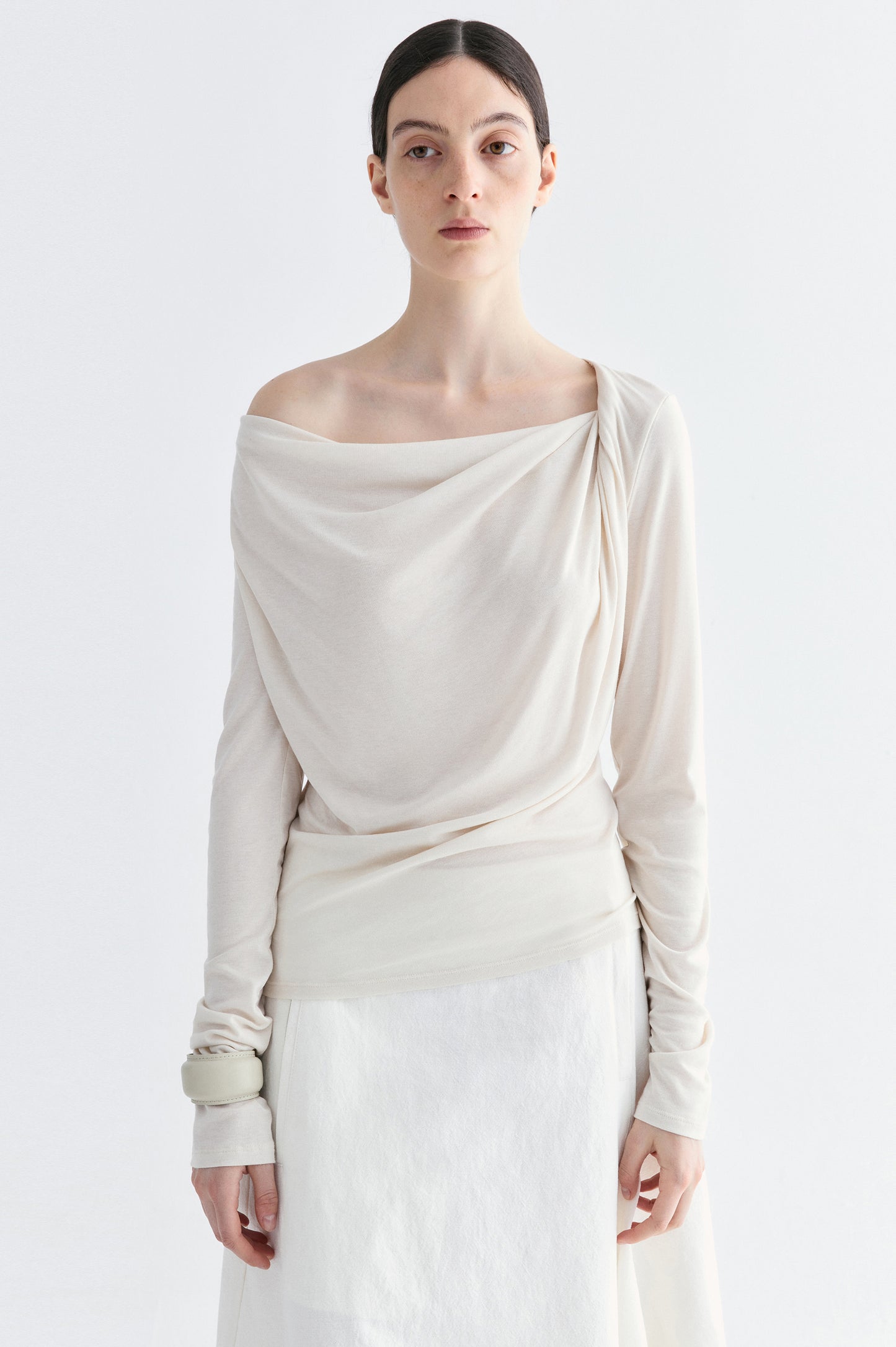 #color_off white