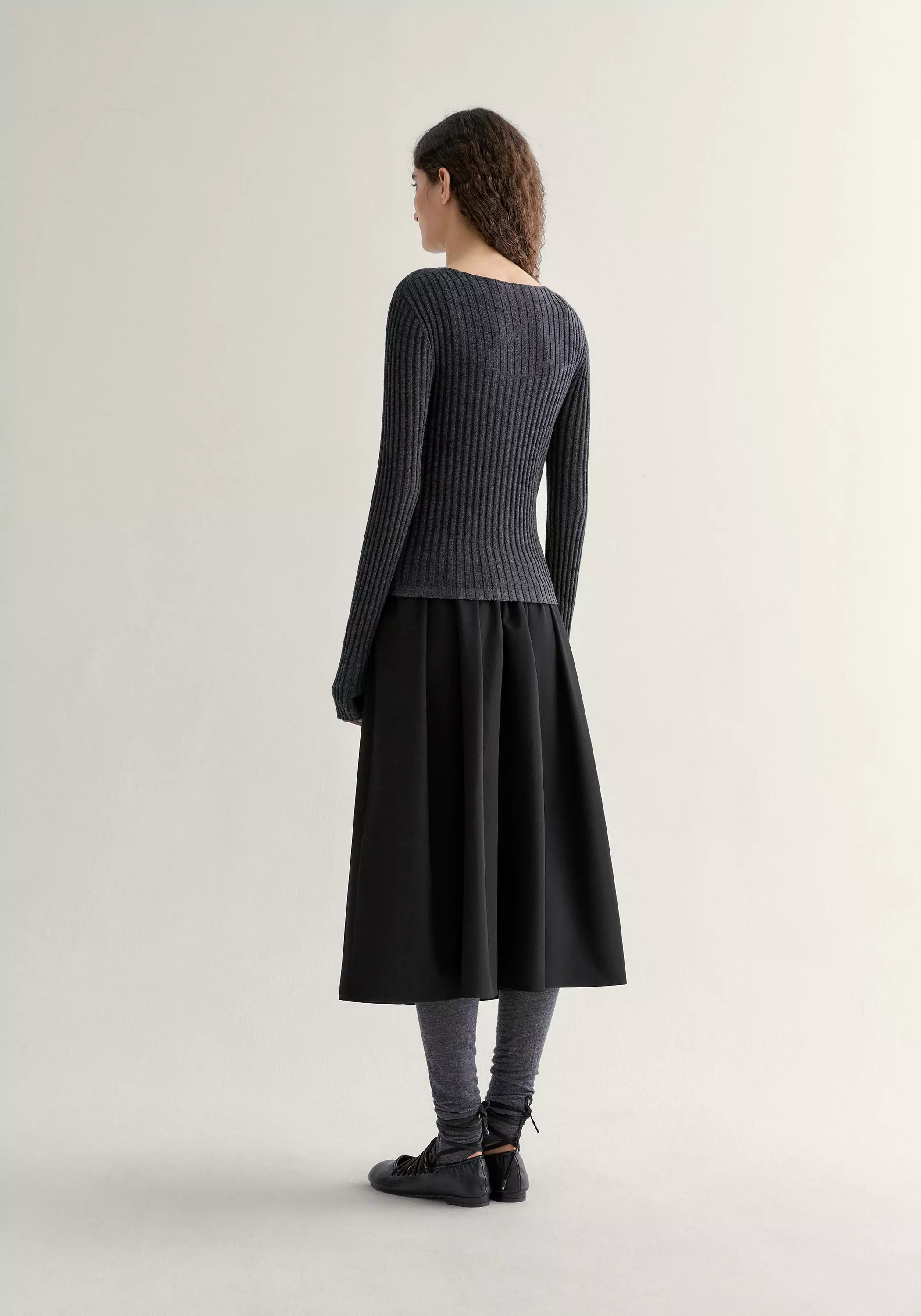 #color_black ash