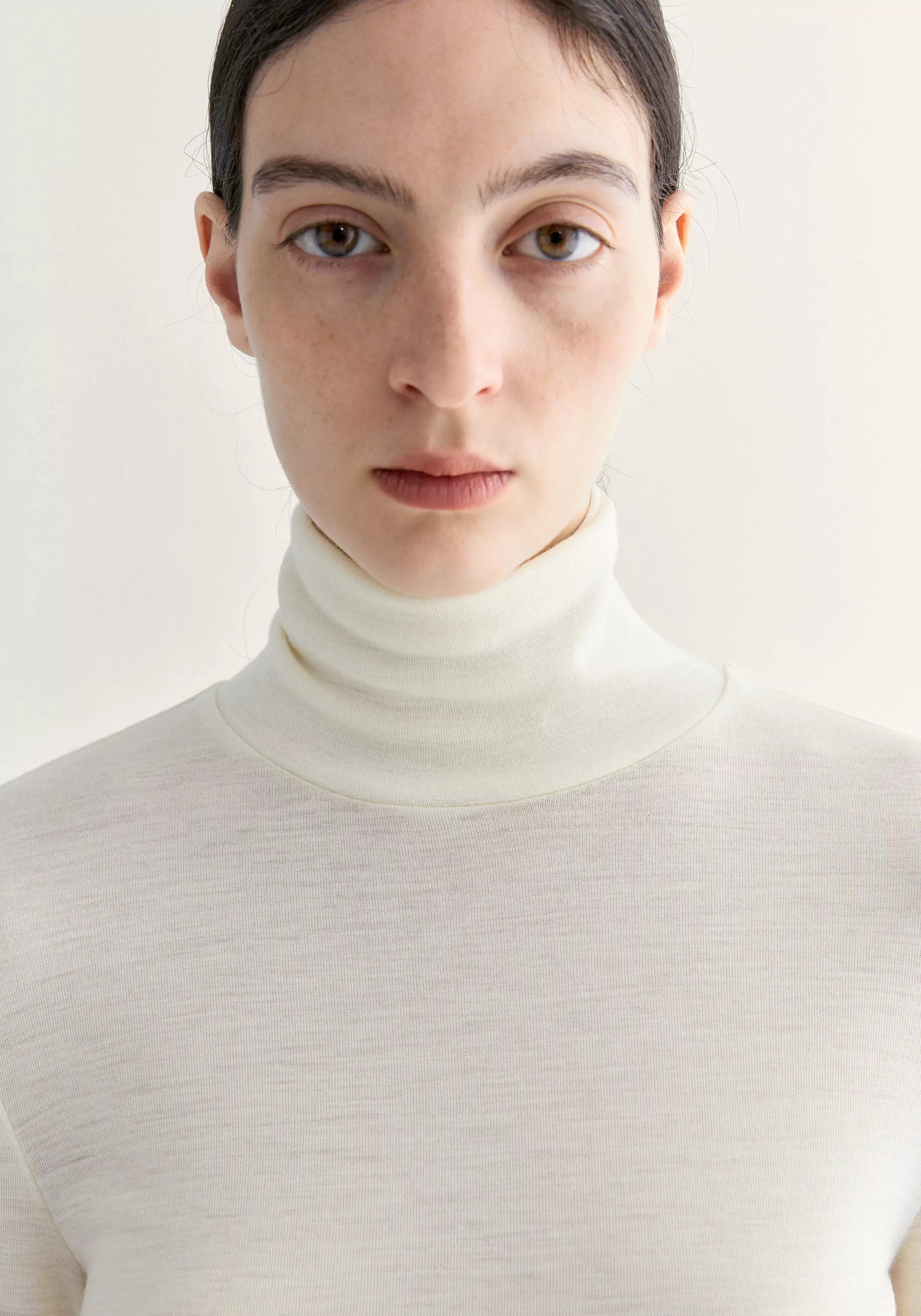 #color_off white