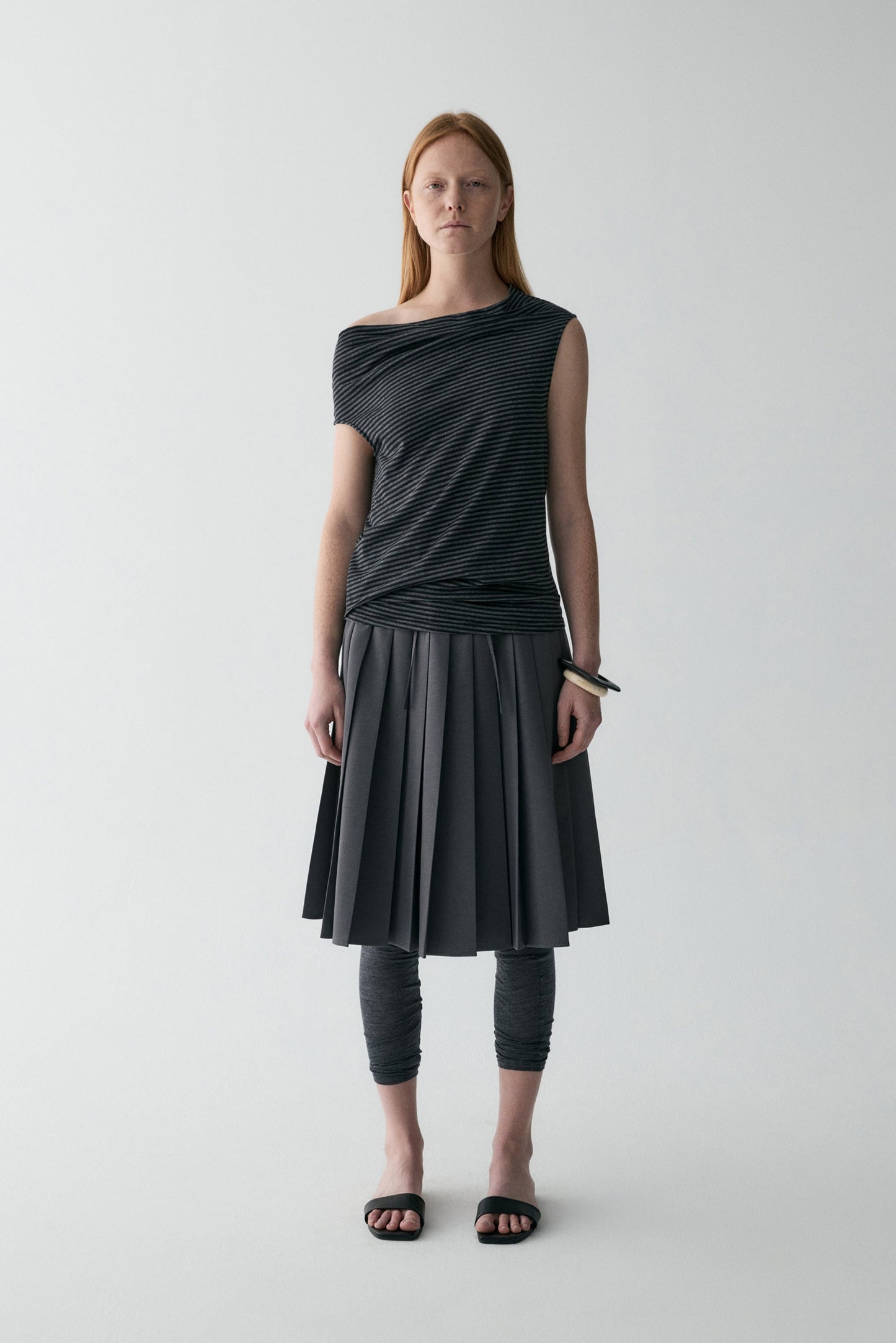 #color_black ash