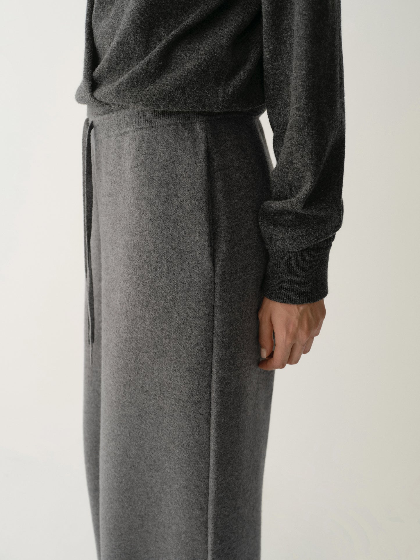 #color_mid gray