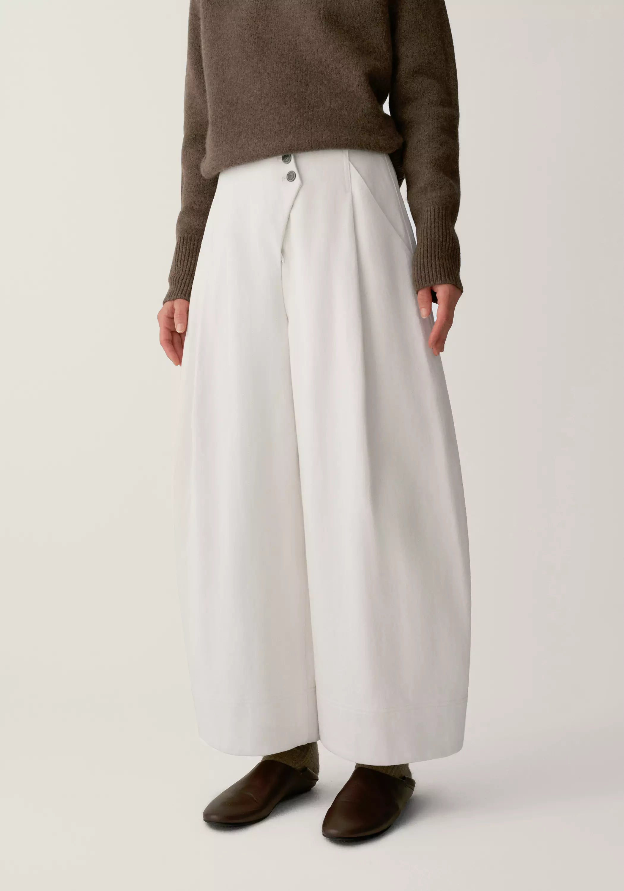 #color_cream white