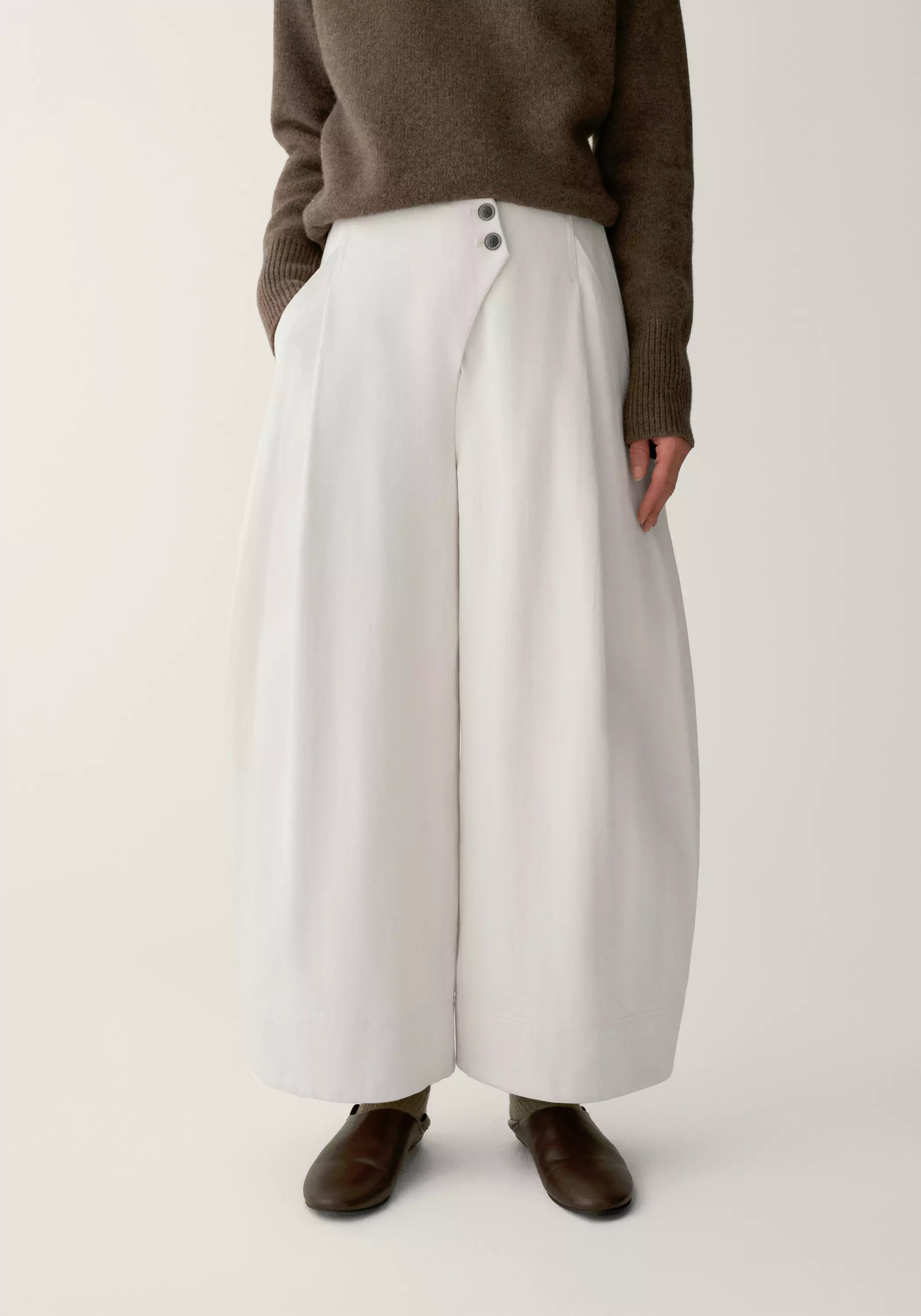 #color_cream white