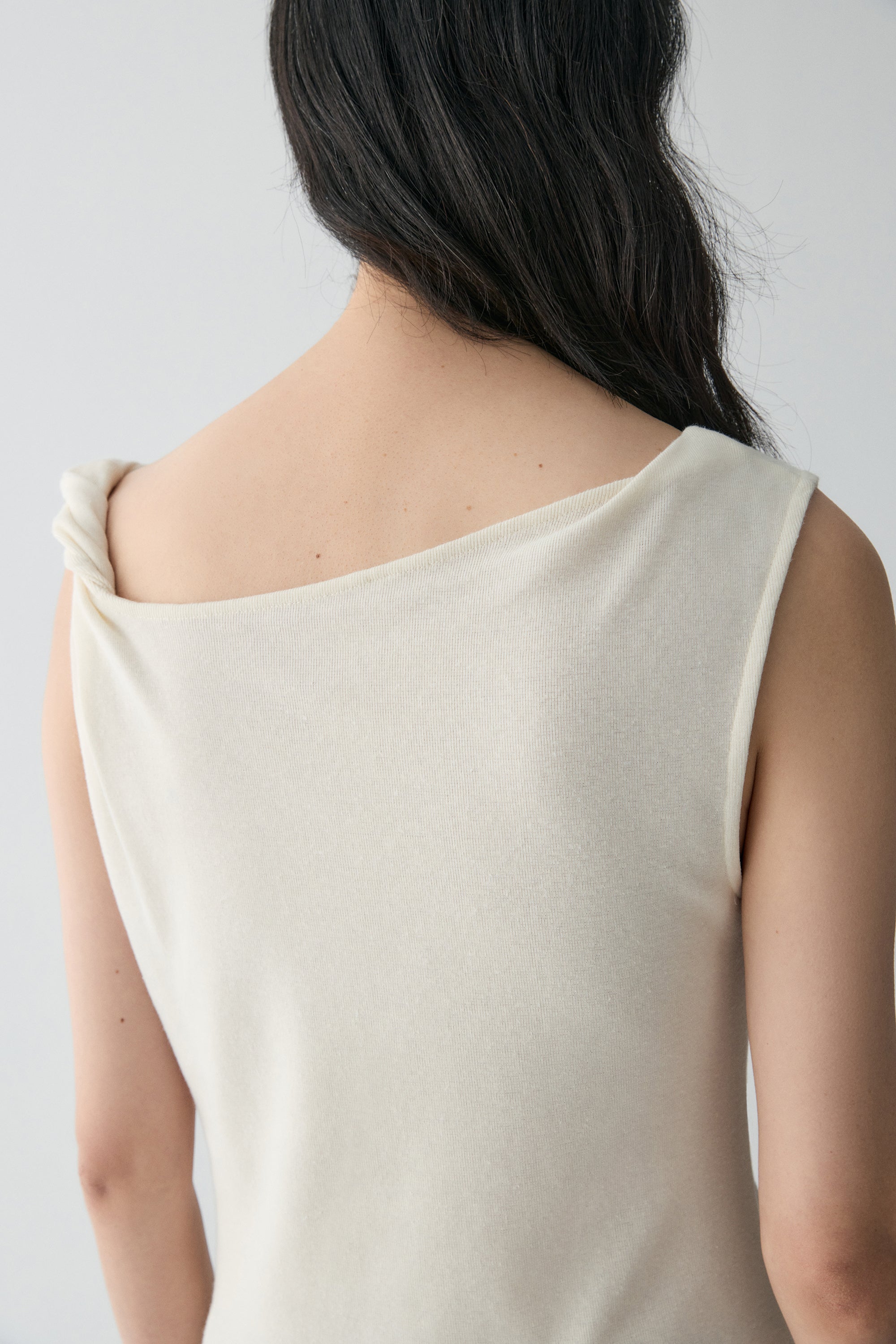 #color_off white