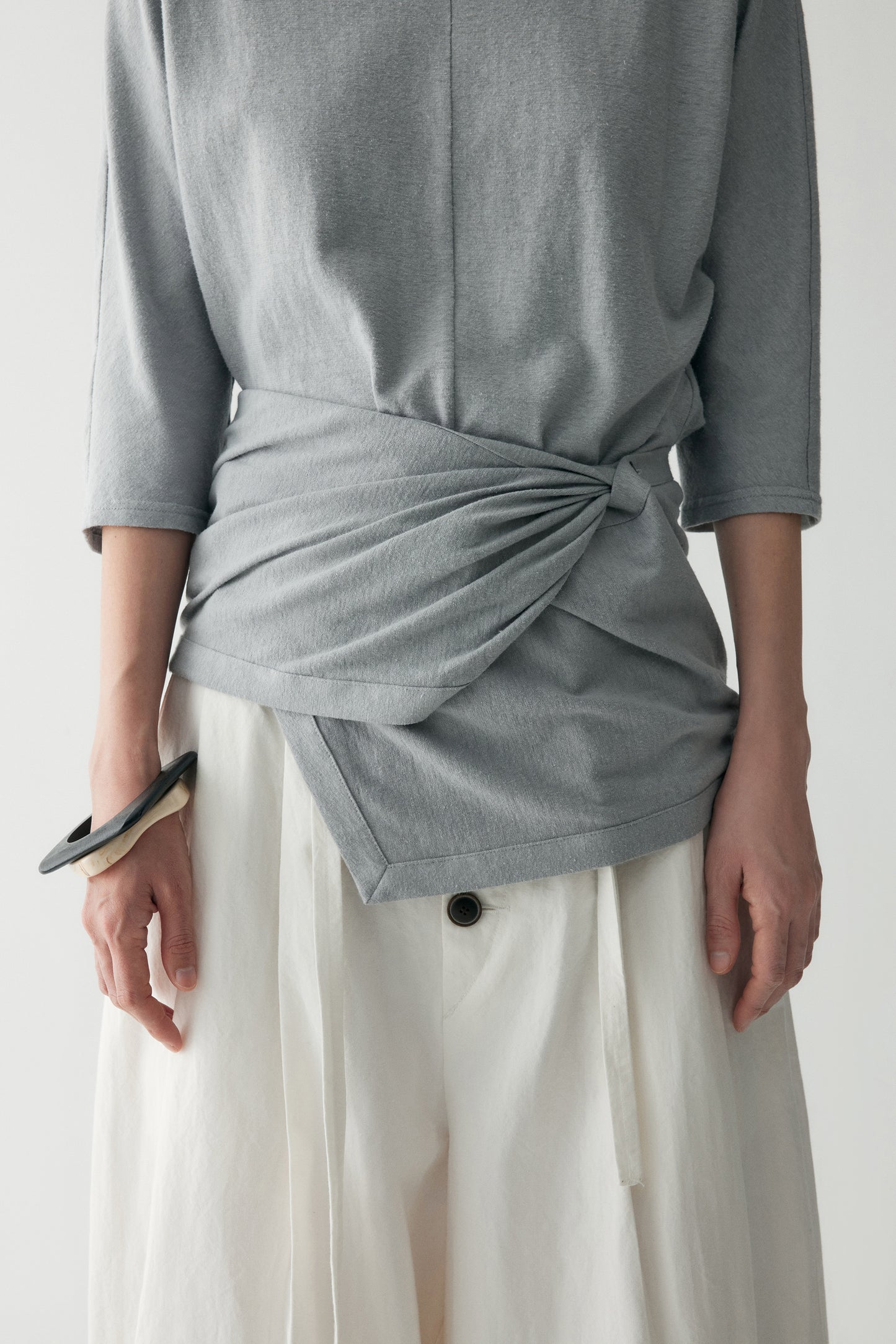 #color_mid gray