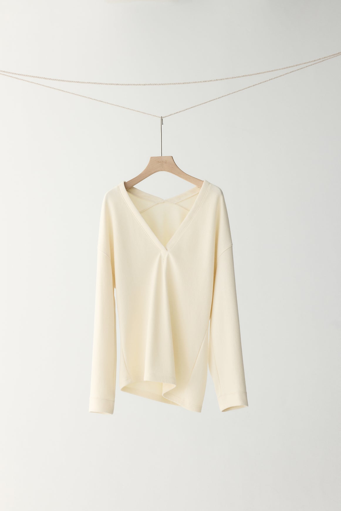 #color_cream white