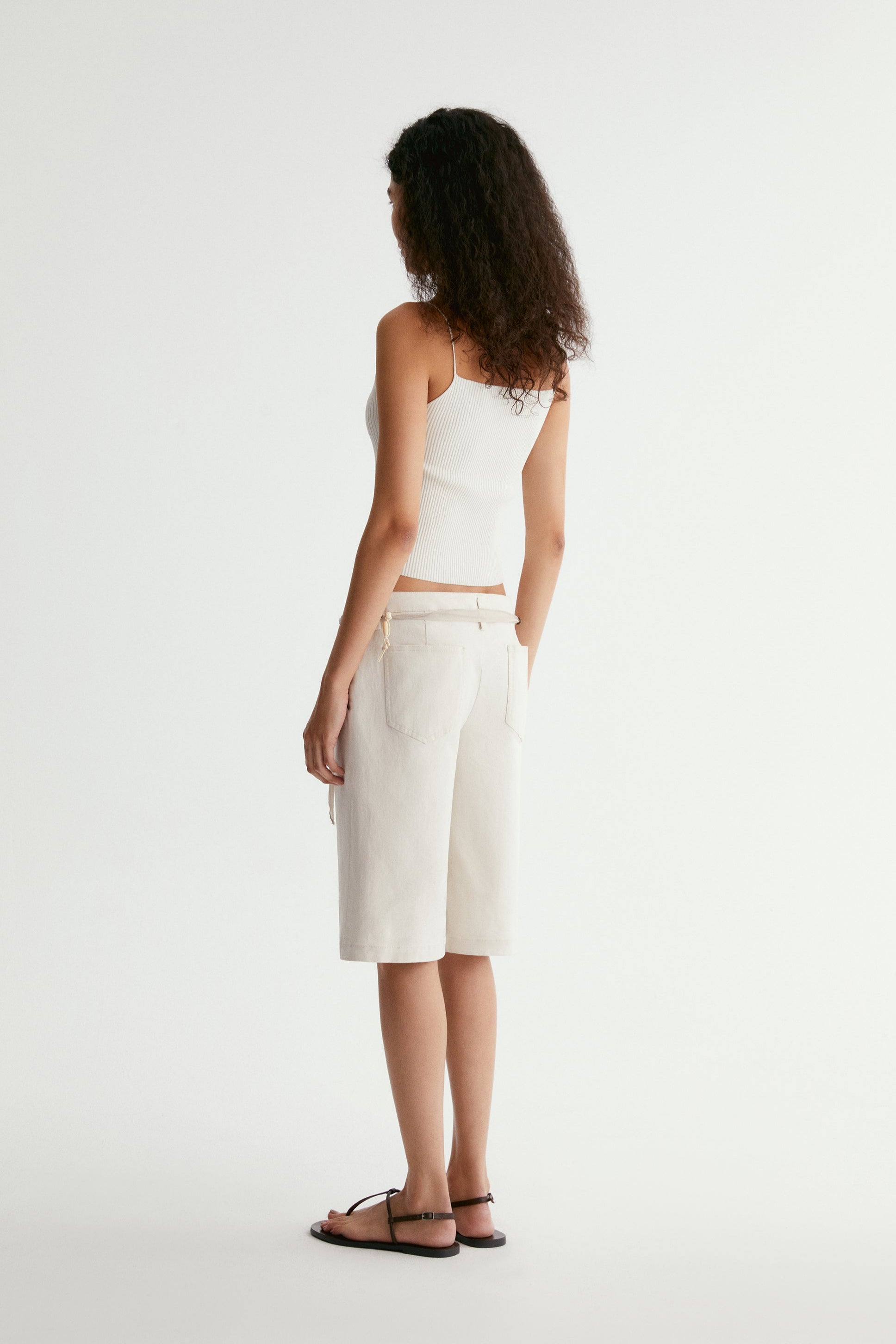 #color_off white
