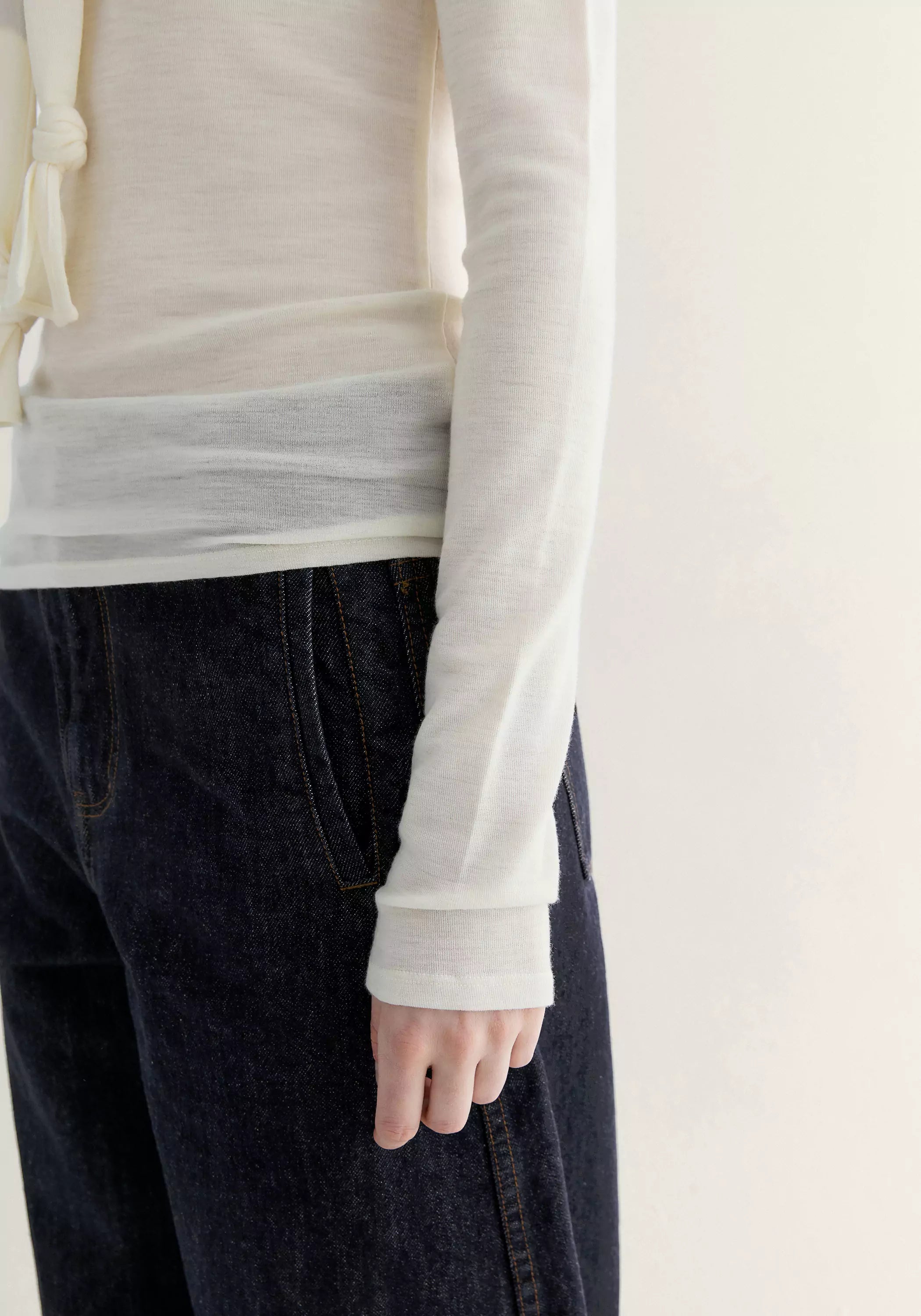 #color_off white