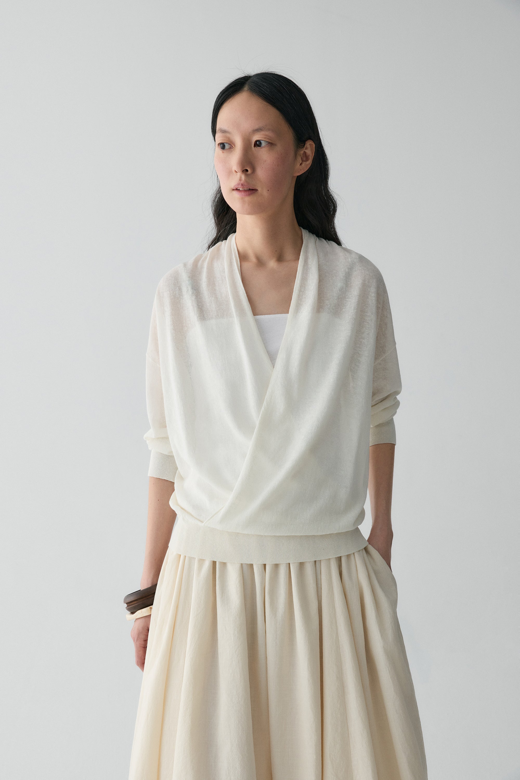 #color_off white