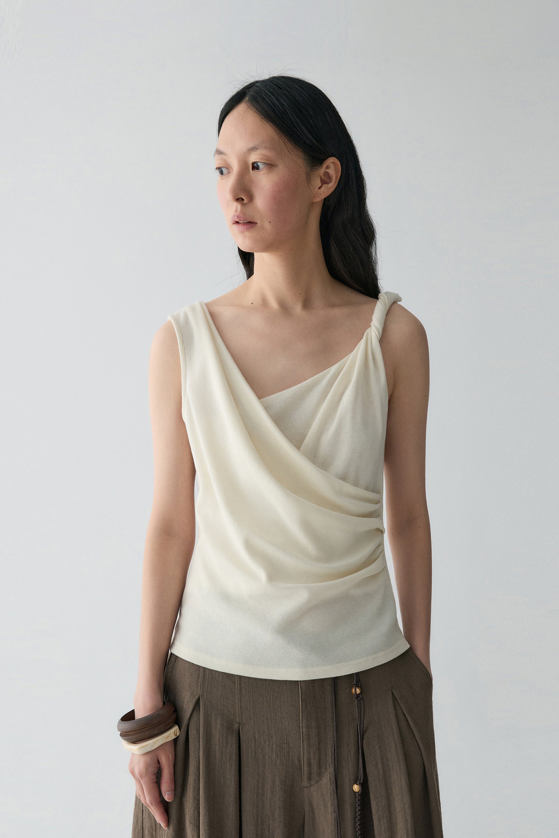 #color_off white