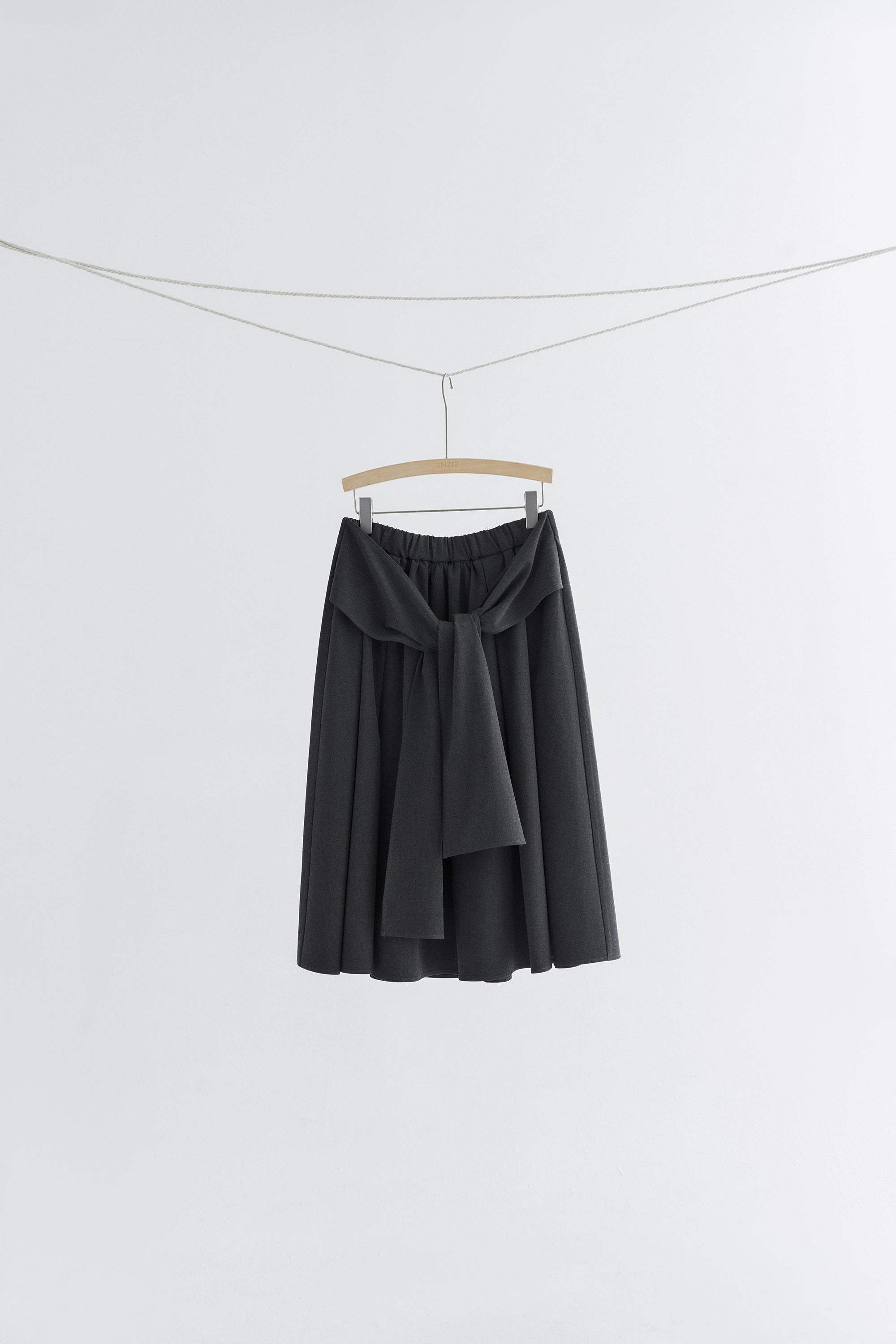 #color_black ash