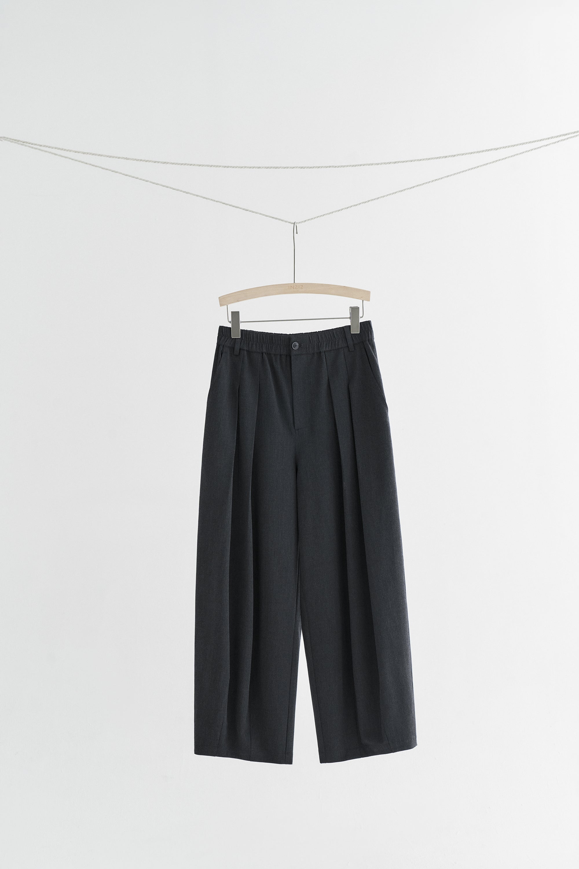 Pleated Cropped Pants