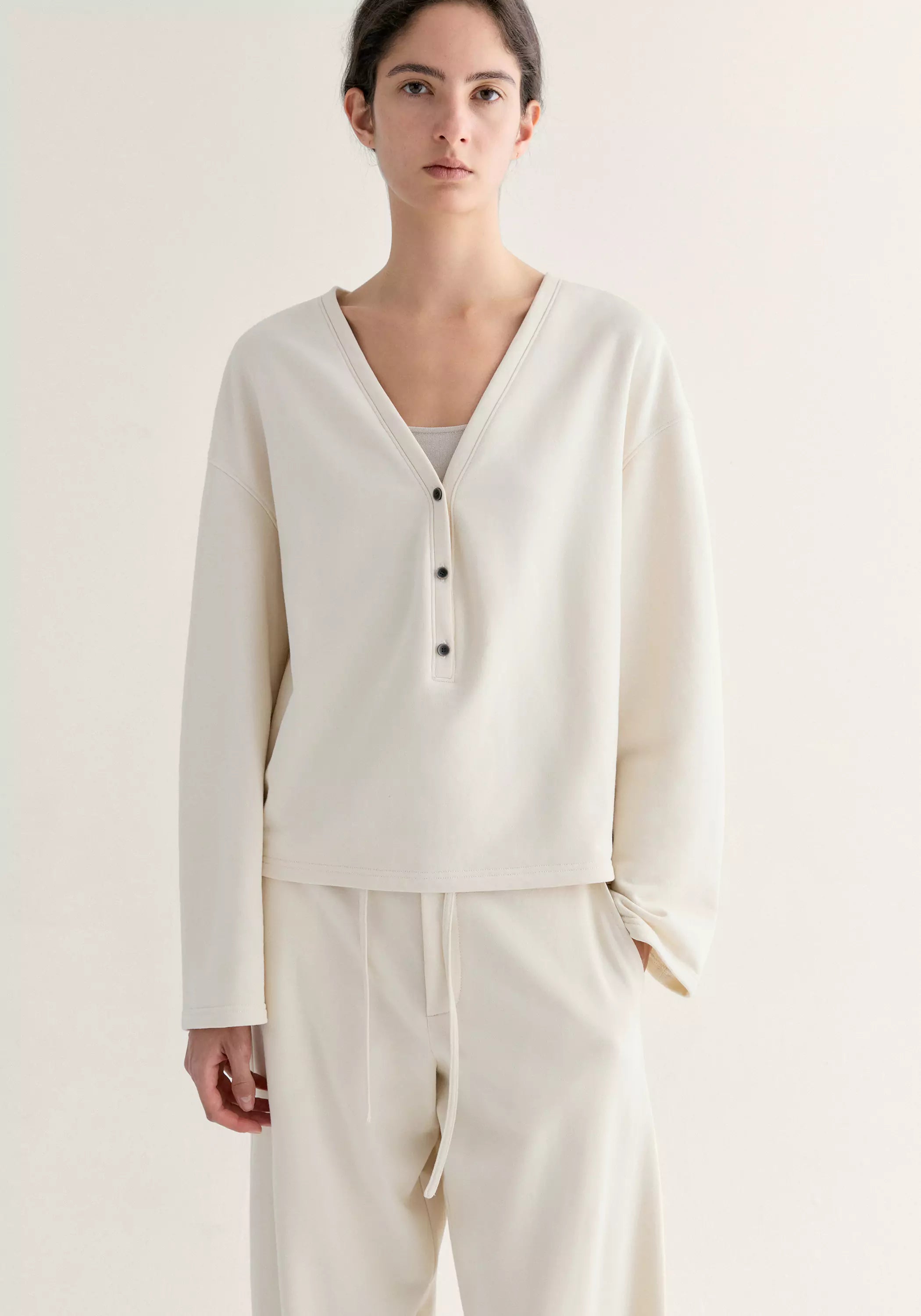 #color_cream white