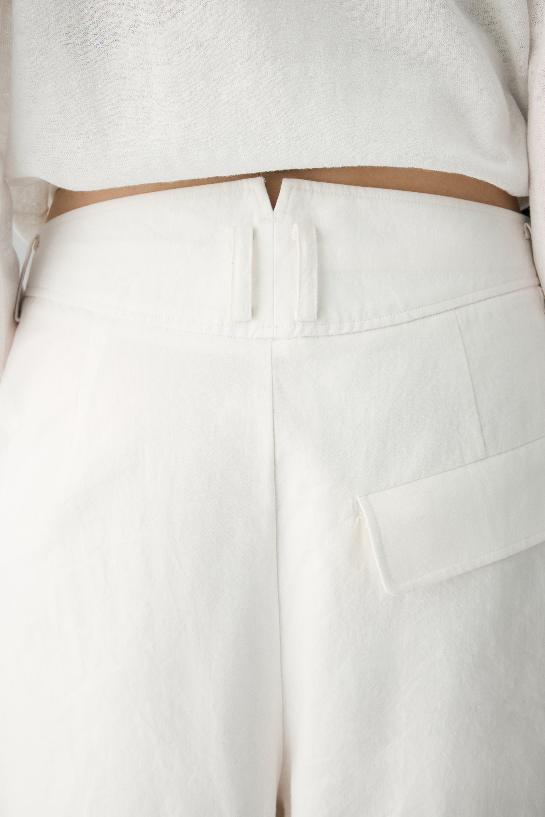 #color_off white
